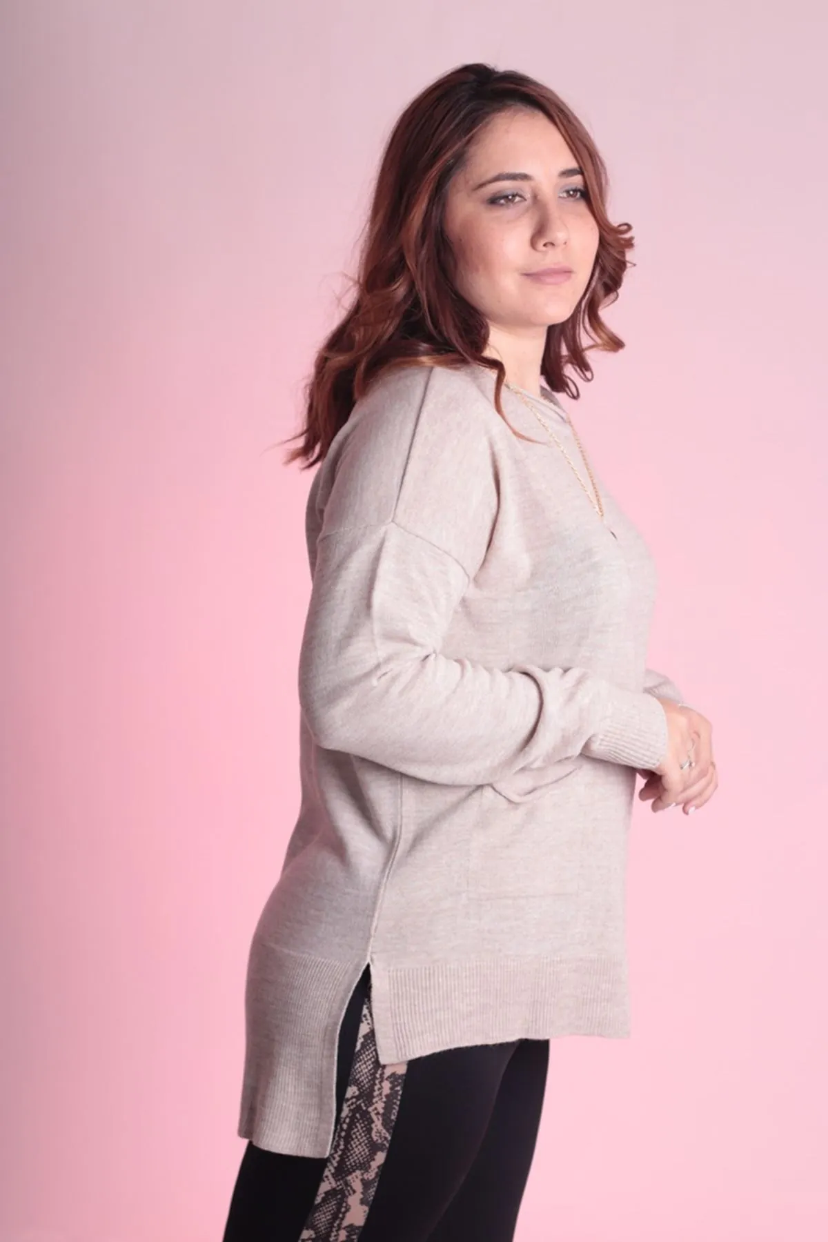 RENKTE BÜYÜK BEDEN CEPLİ ÖN KISA ARKA UZUN TRİKO