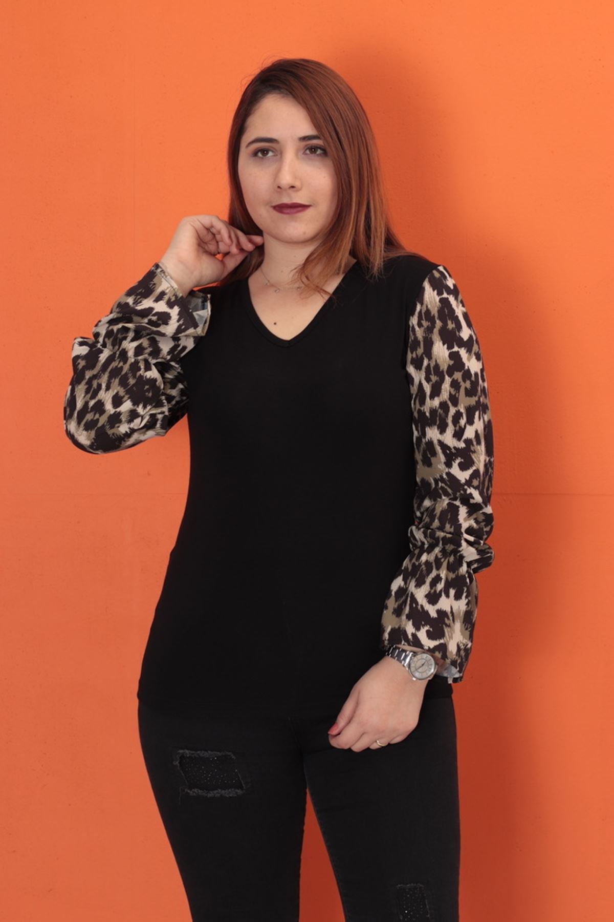 RENKTE BÜYÜK BEDEN V YAKA KOL TÜL LEOPAR SİYAH BLUZ