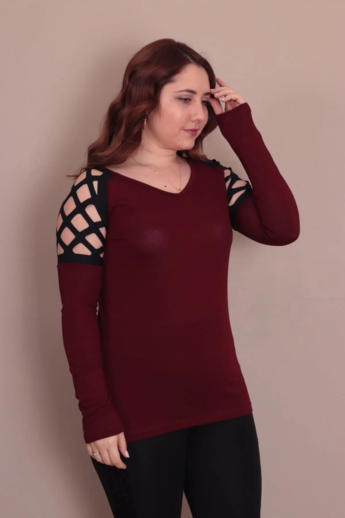 RENKTE BÜYÜK BEDEN KOLLAR LAZER V YAKA BORDO BLUZ