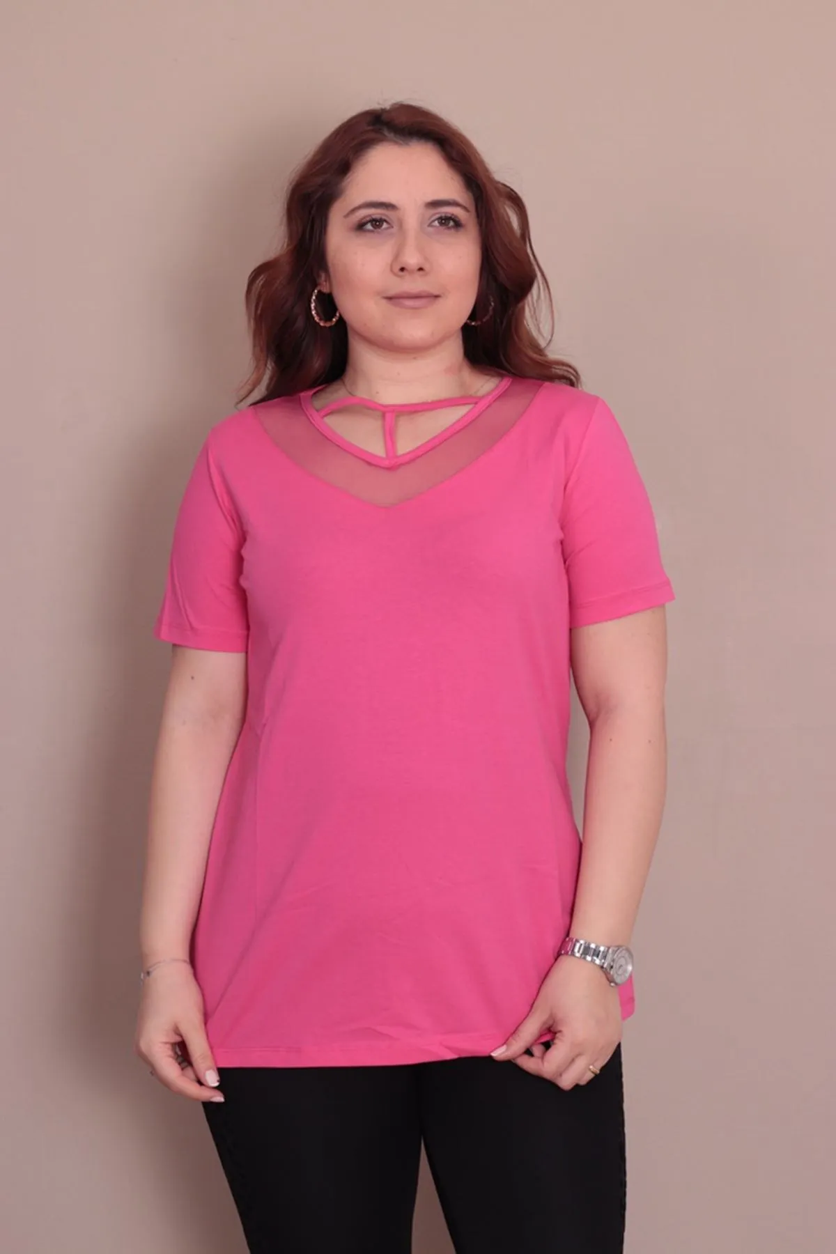 RENKTE BÜYÜK BEDEN YAKA BİYE PEMBE BLUZ