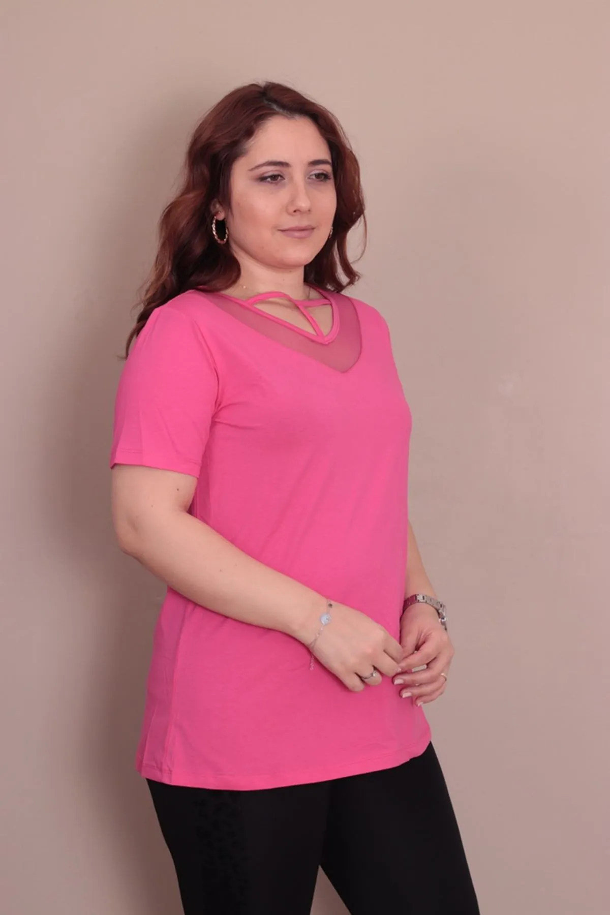 RENKTE BÜYÜK BEDEN YAKA BİYE PEMBE BLUZ