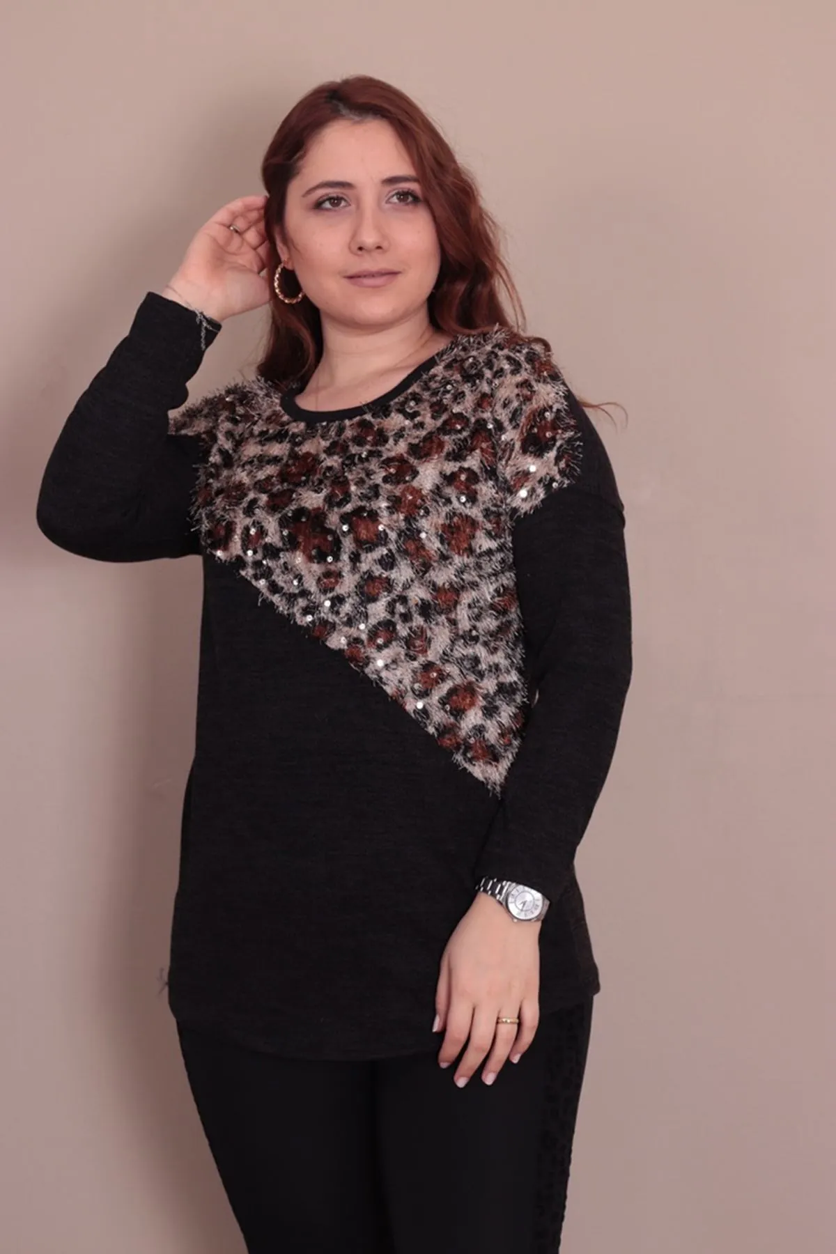 RENKTE BÜYÜK BEDEN LEOPAR GARNİLİ KLASİK YAKA LEOPAR TRİKO