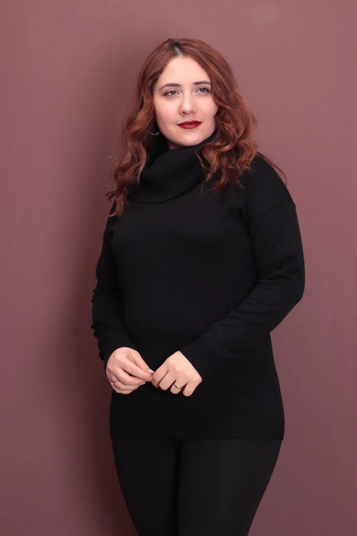 RENKTE BÜYÜK BEDEN BALIKÇI YAKA SİYAH TRİKO