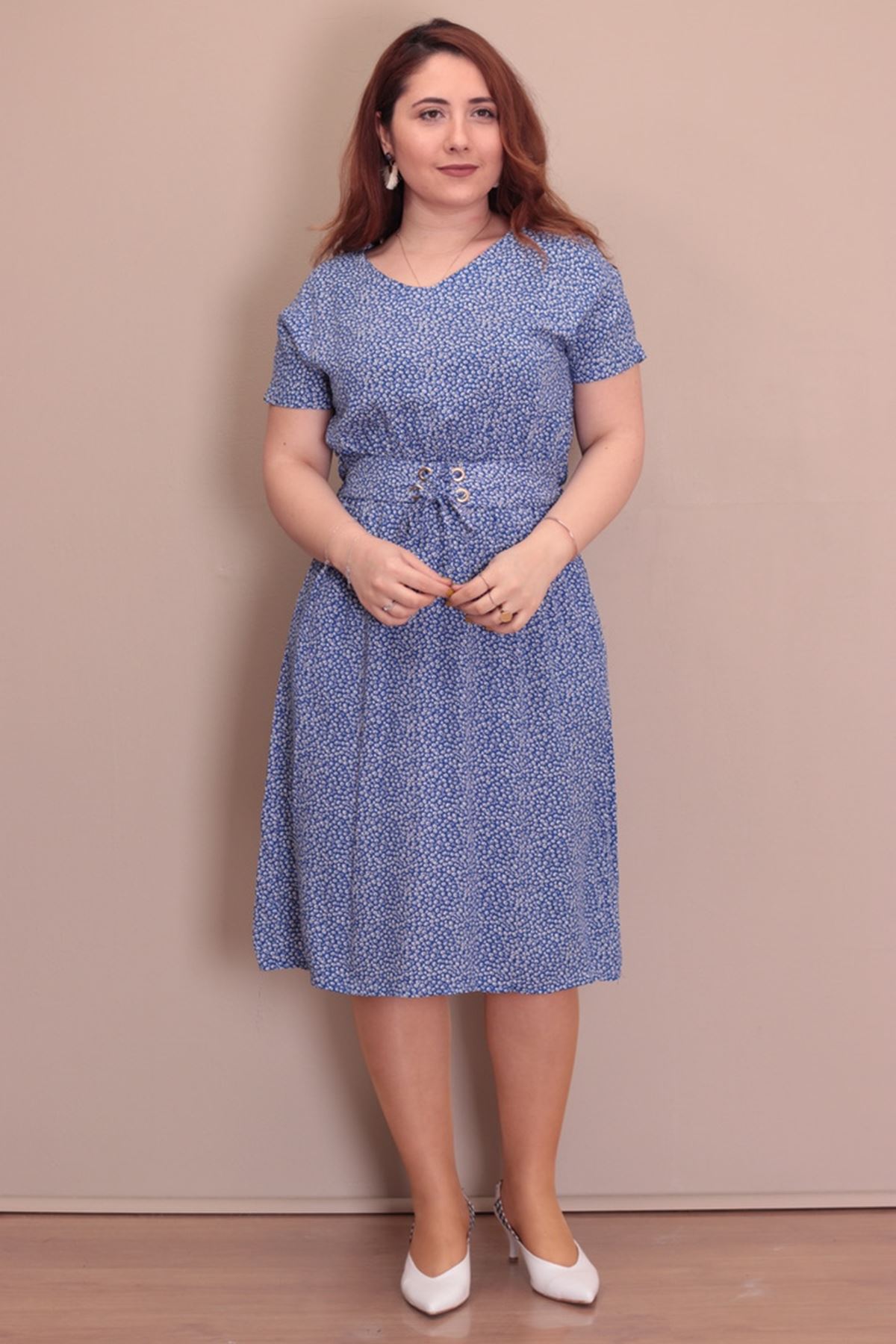 RENKTE BÜYÜK BEDEN DESENLİ ELBİSE