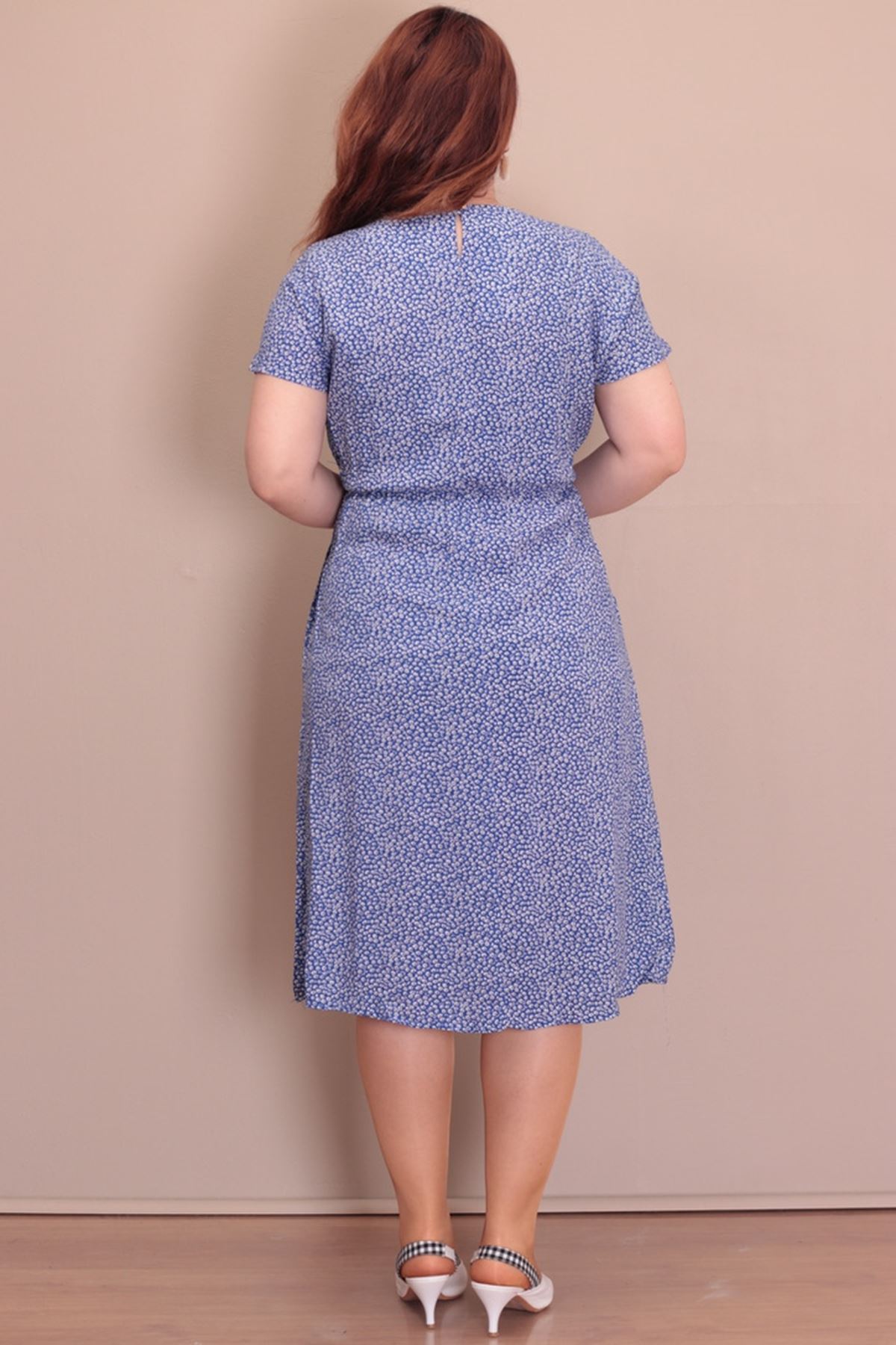 RENKTE BÜYÜK BEDEN DESENLİ ELBİSE