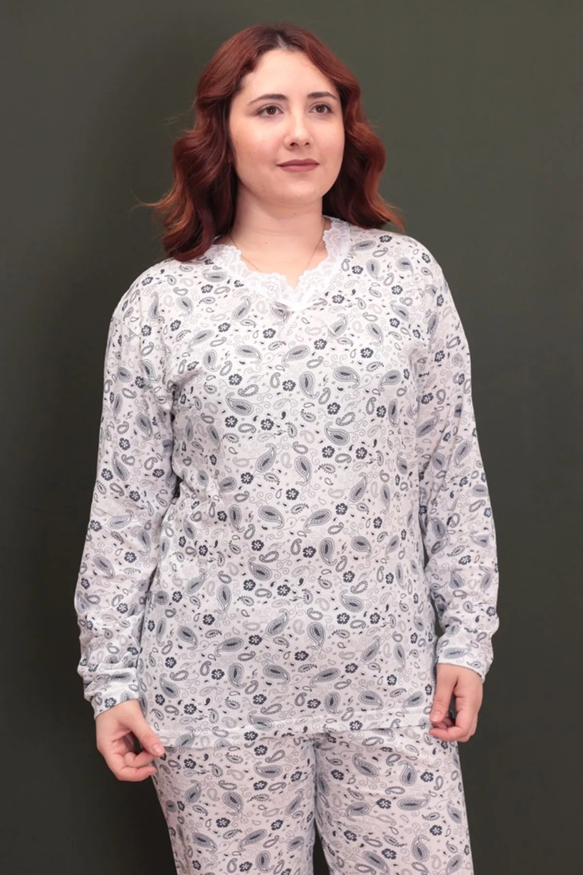RENKTE BÜYÜK BEDEN DESENLİ PİJAMA TAKIMI