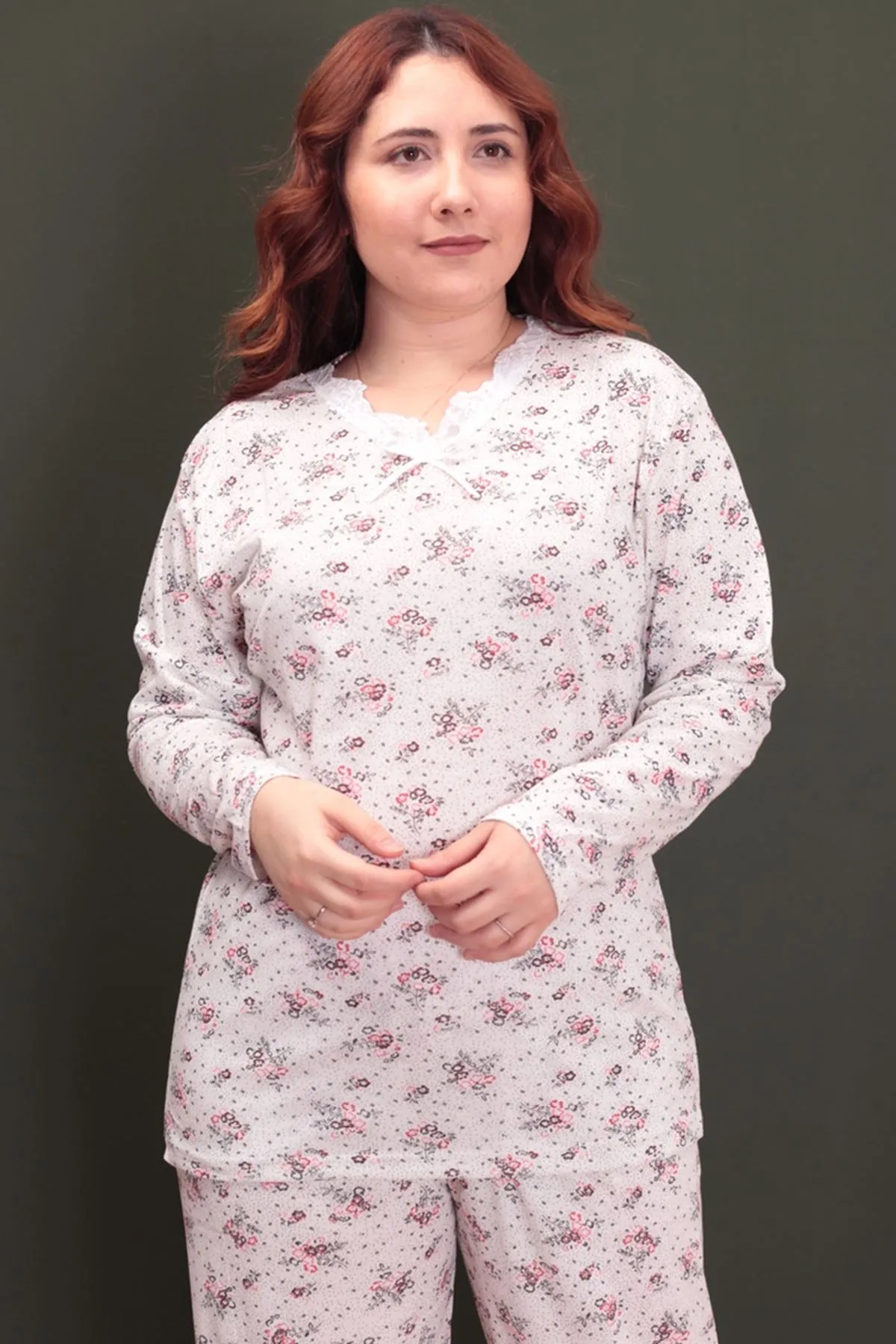 RENKTE BÜYÜK BEDEN DESENLİ PİJAMA TAKIMI
