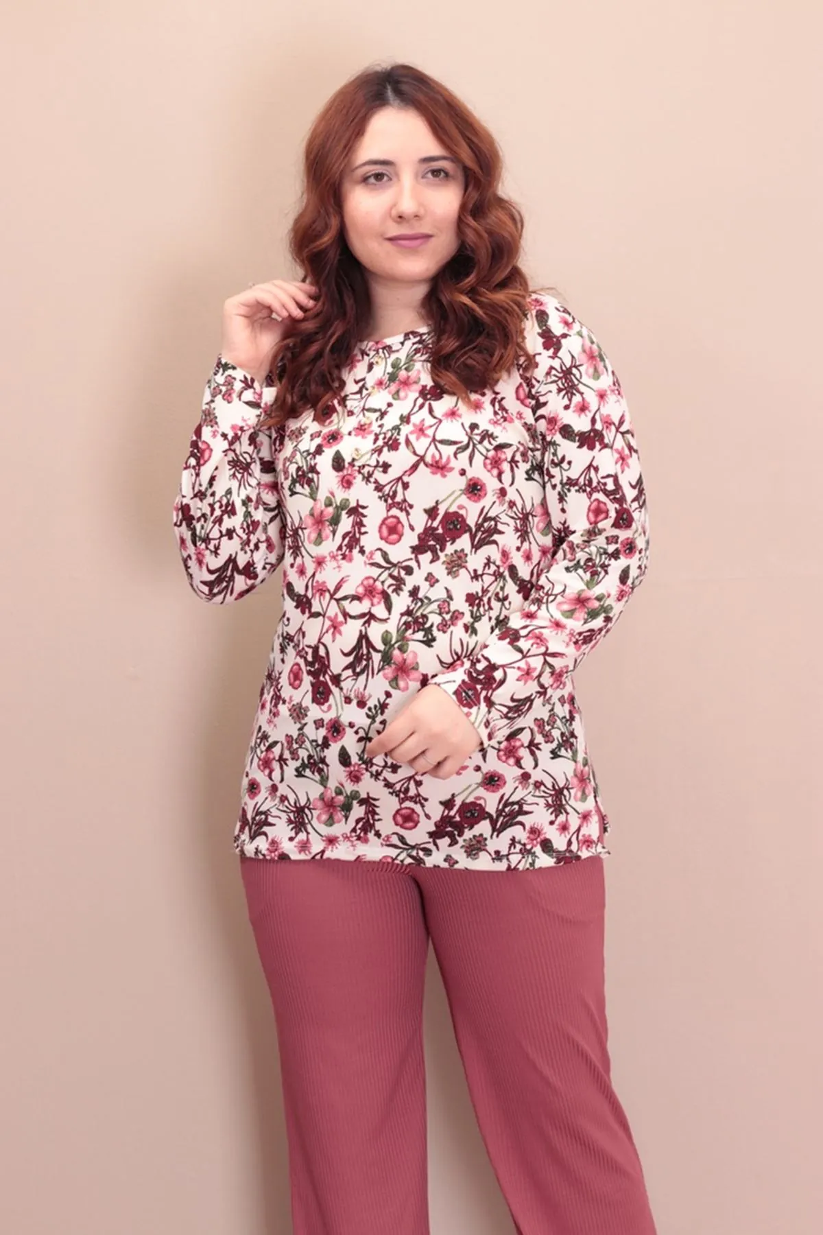 RENKTE ÜSTÜ DESENLİ PİJAMA TAKIMI