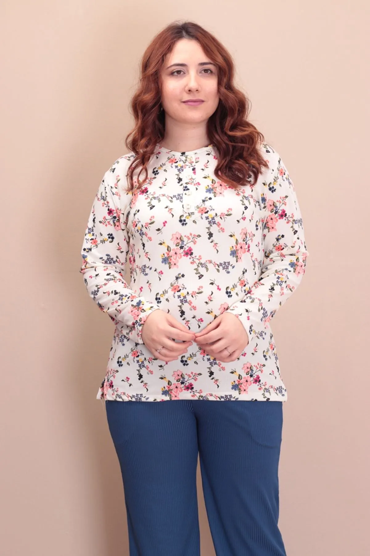 RENKTE ÜSTÜ DESENLİ PİJAMA TAKIMI