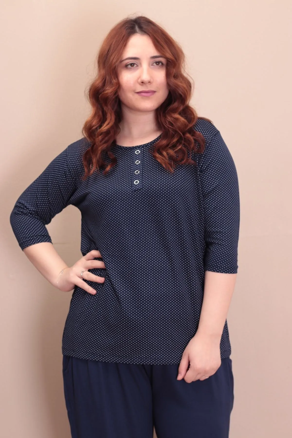 RENKTE KAPRİ KOL ÜST DESENLİ PİJAMA TAKIMI