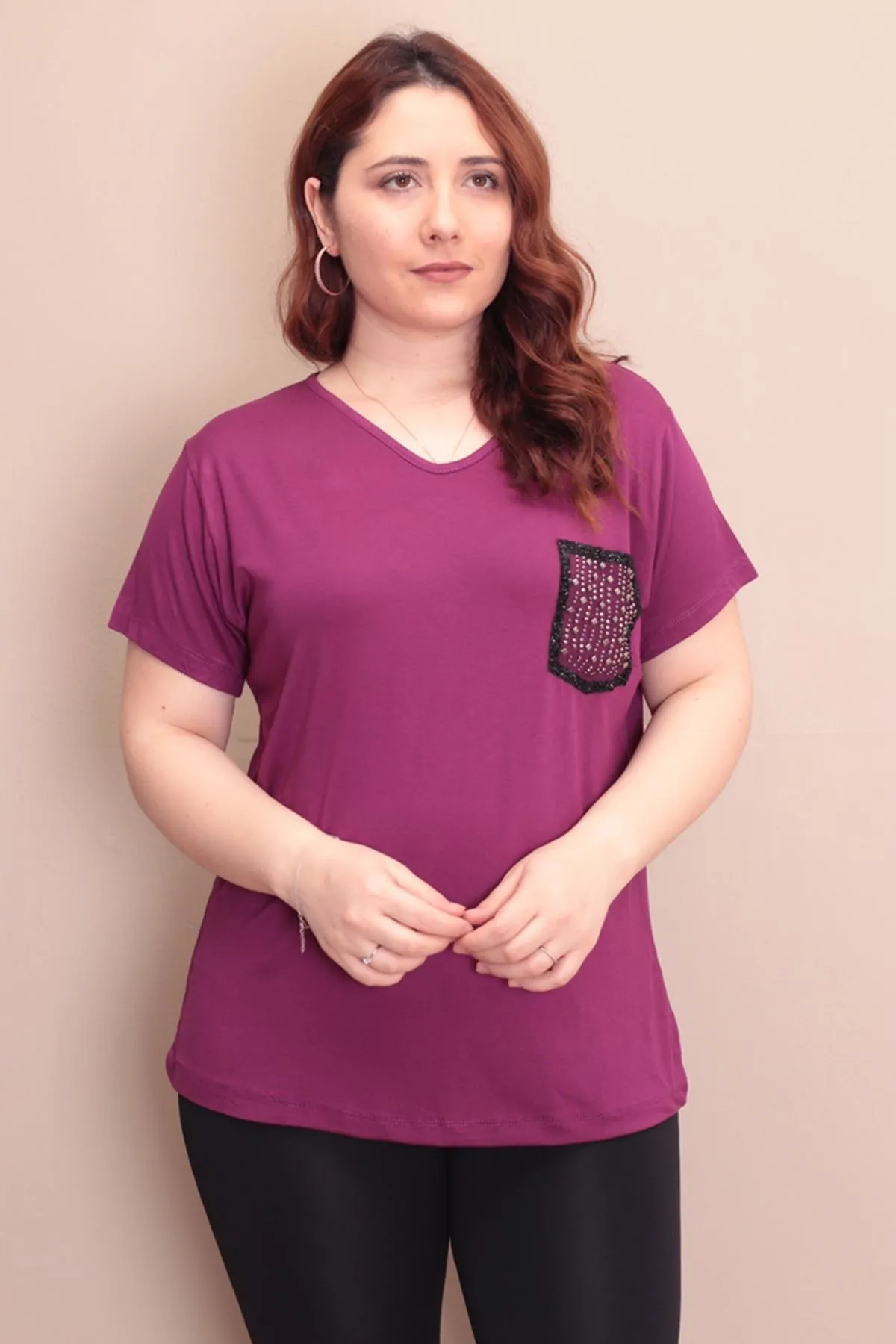 RENKTE V YAKA TÜL TAŞ DETAY CEPLİ MOR BLUZ