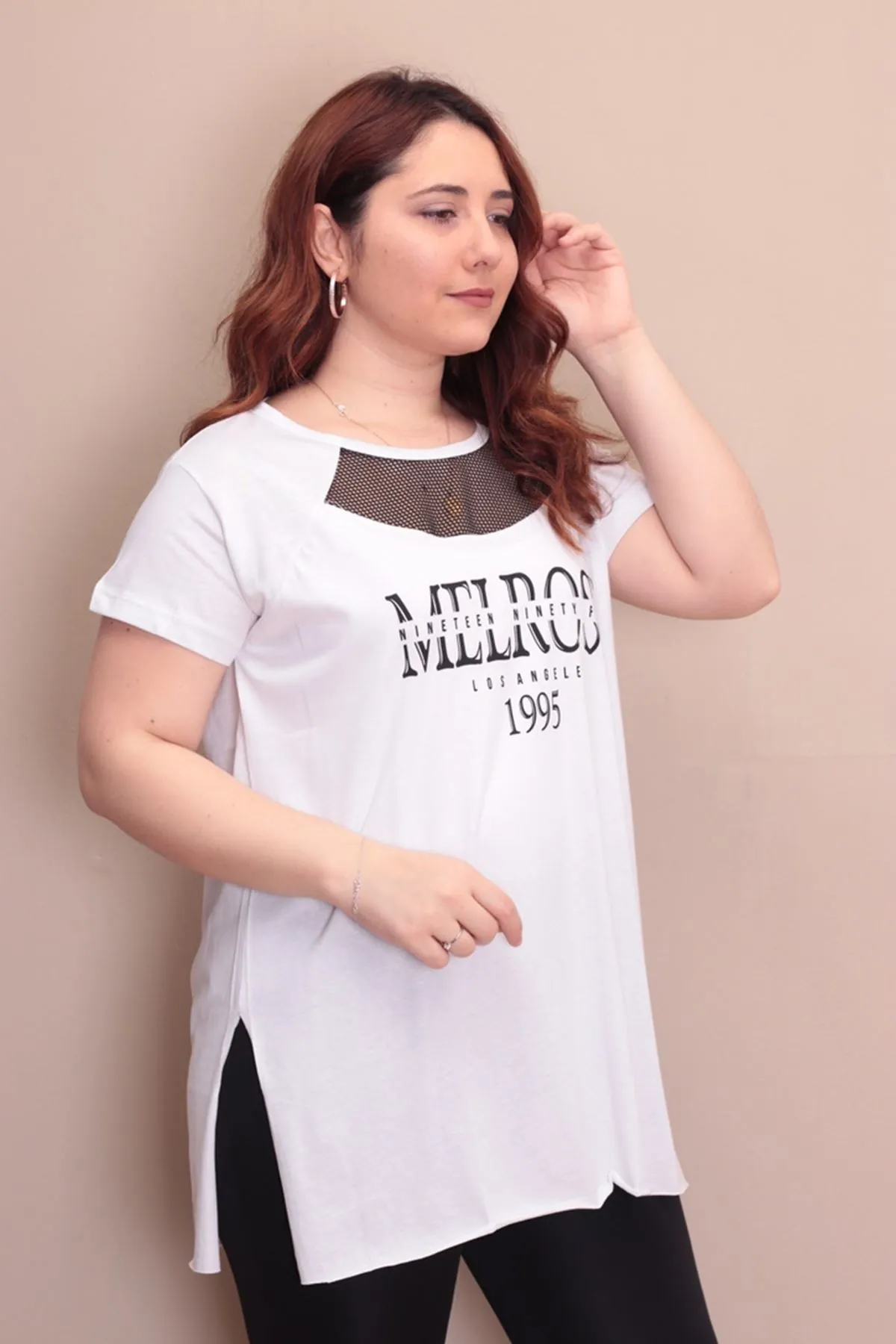 RENKTE FİLE DETAYLI BASKILI BEYAZ BLUZ