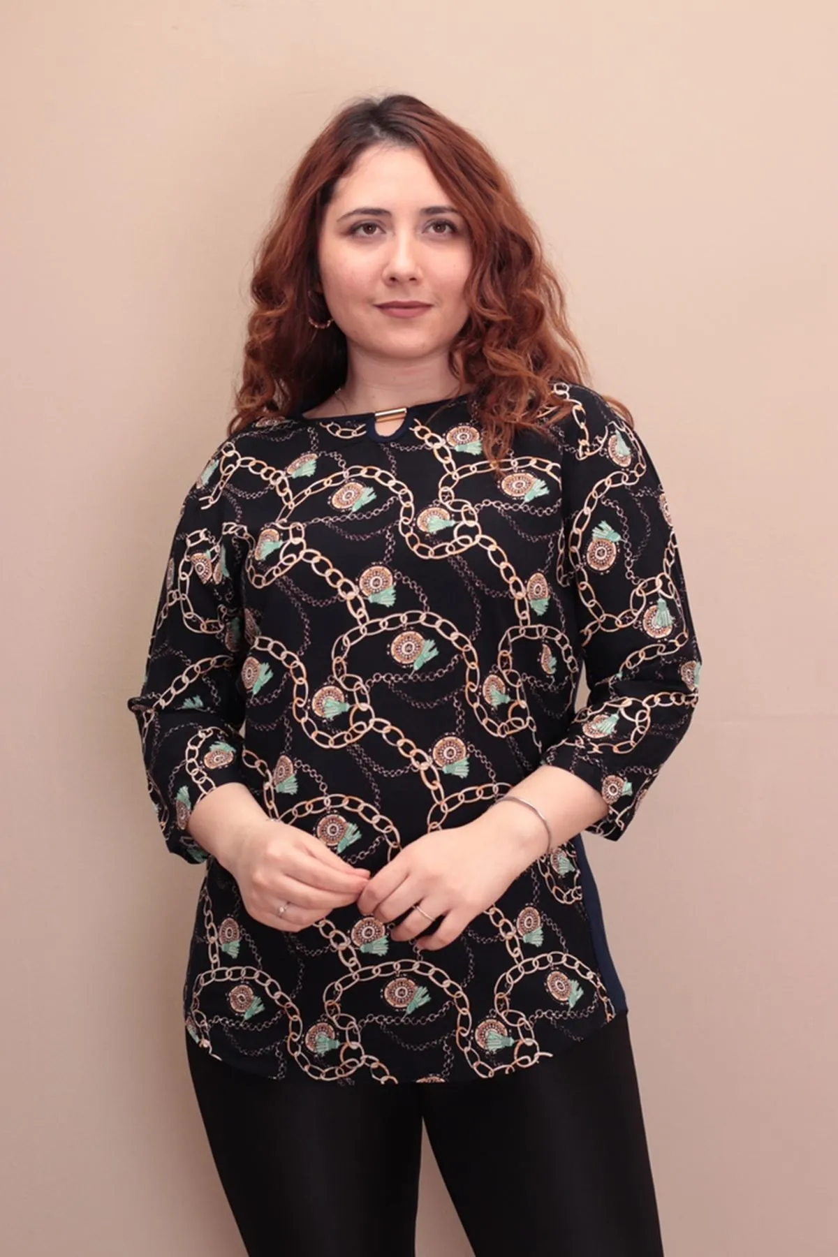 RENKTE DİRSEK KOL DESENLİ BLUZ