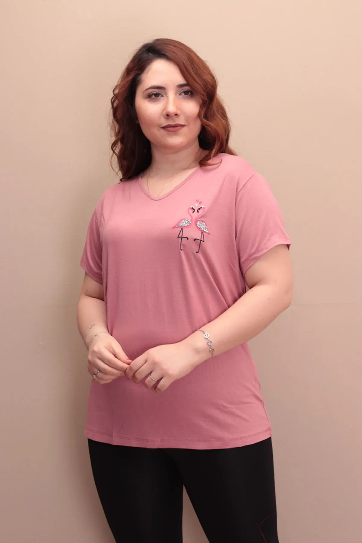 RENKTE TAŞLI FLAMİNGO NAKIŞLI PUDRA BLUZ