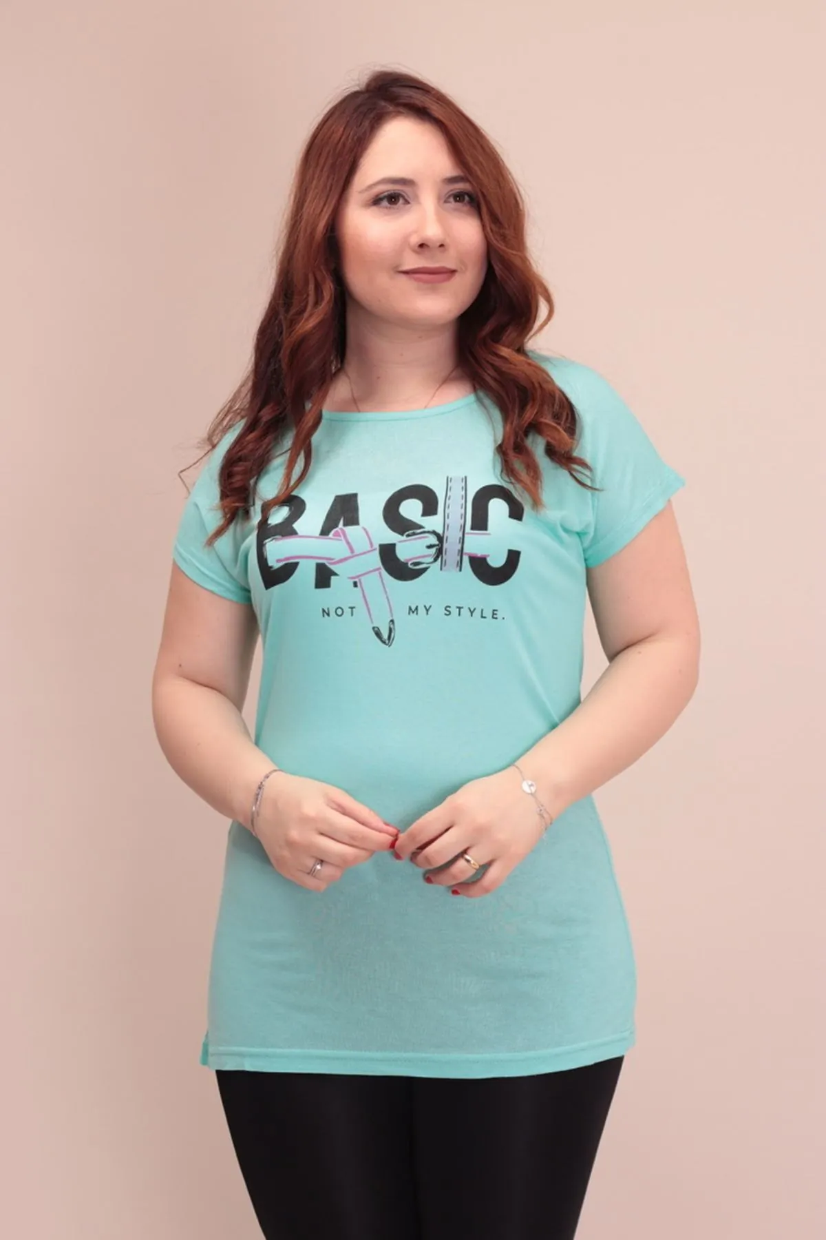 RENKTE İNCE PAMUKLU BASİC YAZILI MİNT T-SHİRT