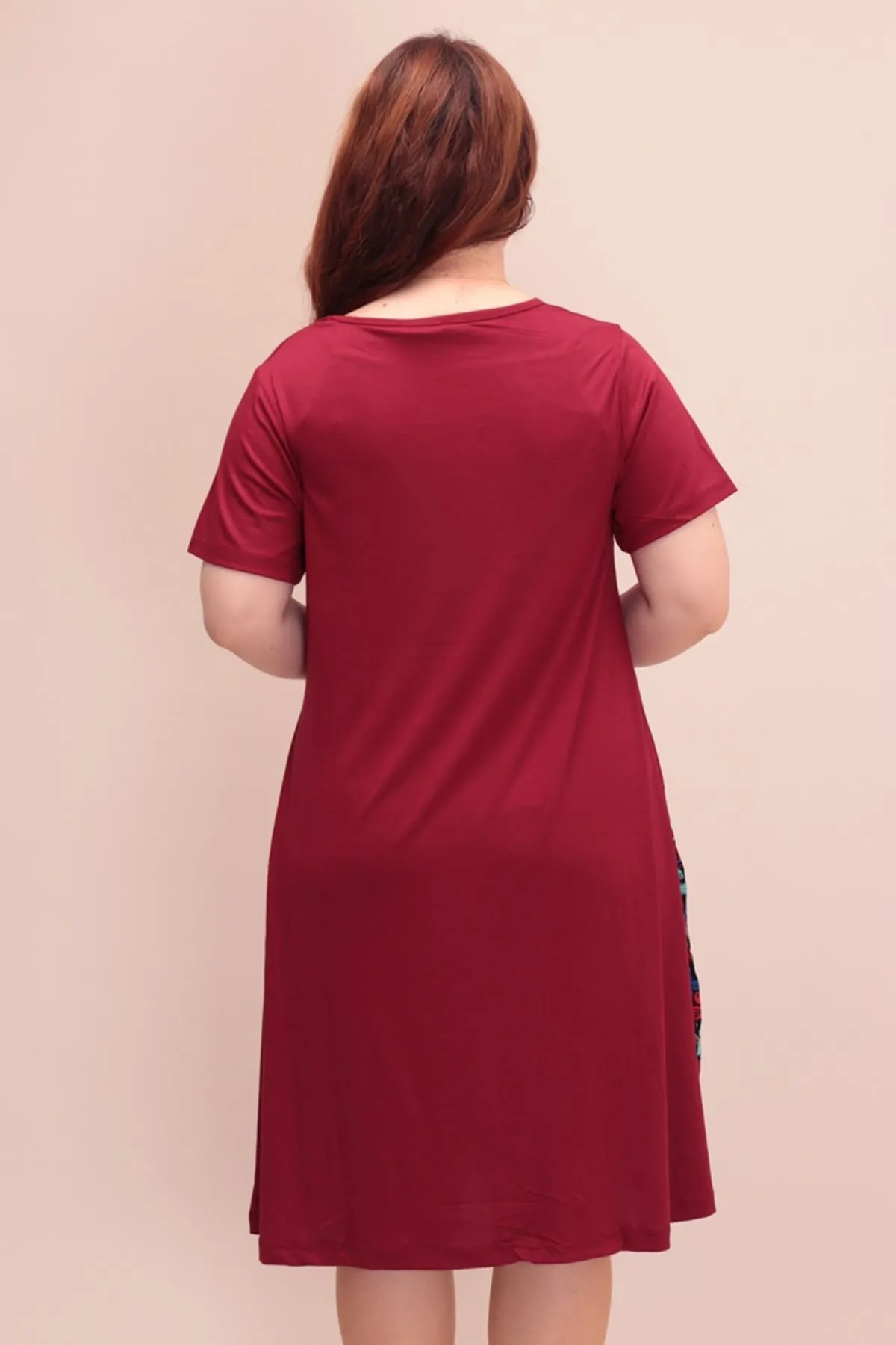 RENKTE CEPLİ KOLLU BORDO ELBİSE
