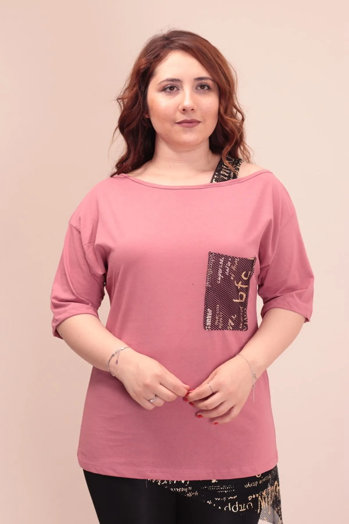 RENKTE TEK OMUZ ASKILI CEPLİ PUDRA BLUZ