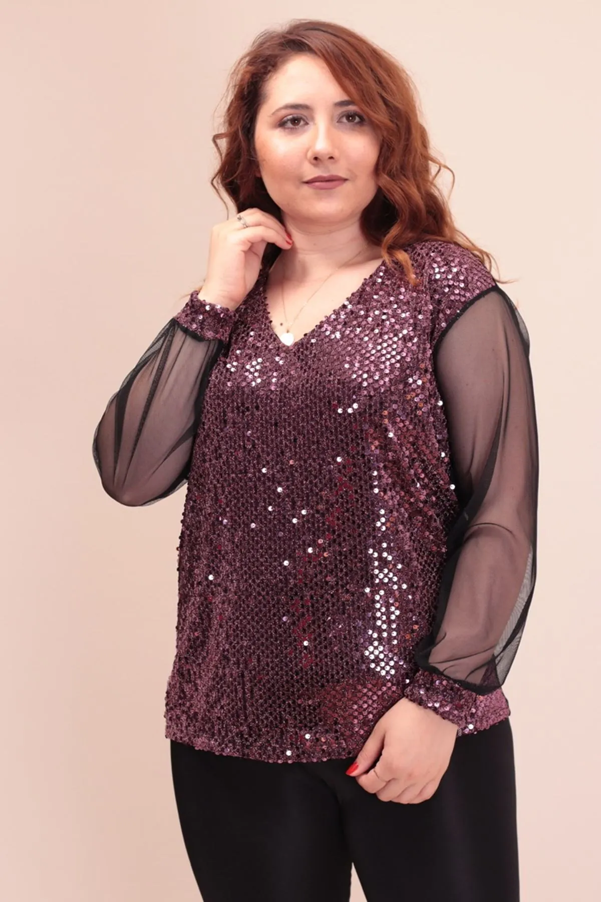 RENKTE TÜL VE PUL PAYETLİ TASARIM BLUZ