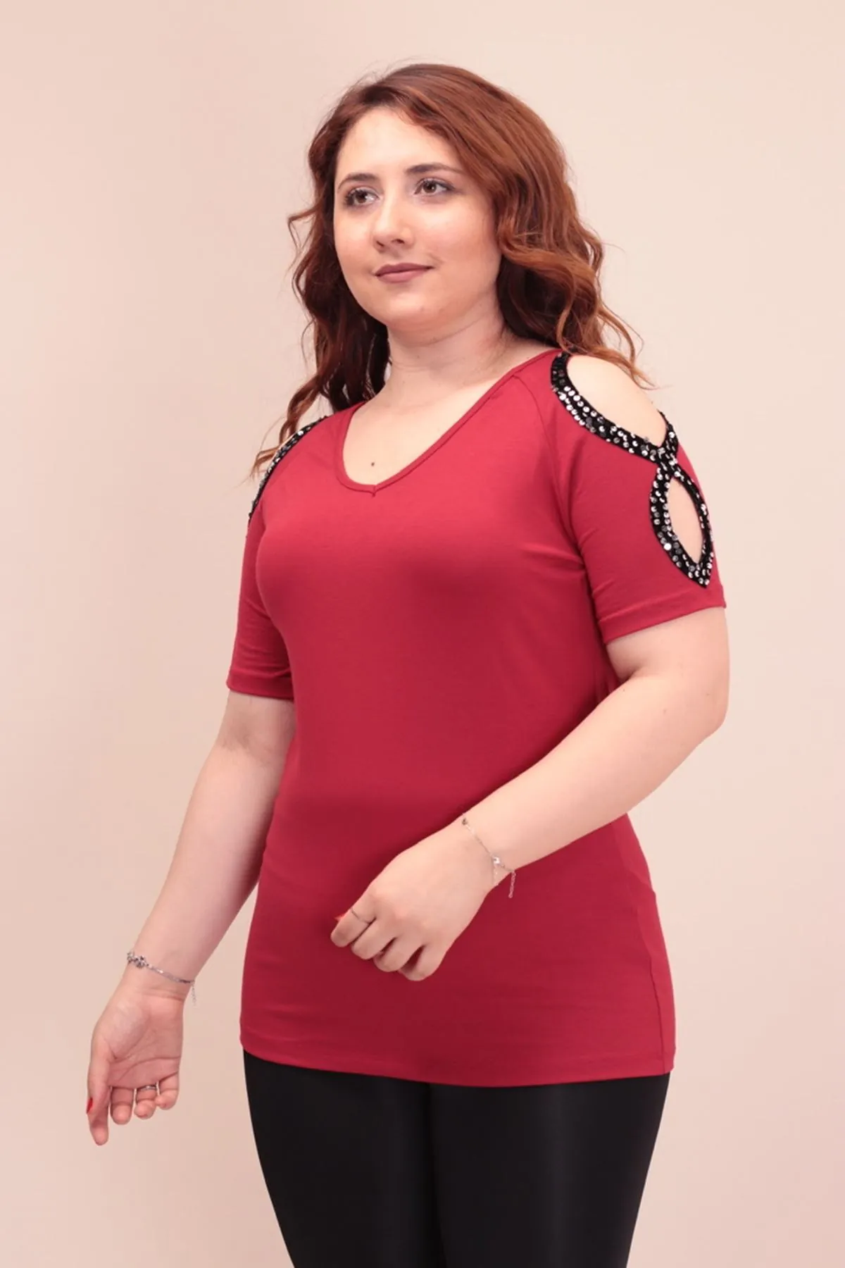 RENKTE KOLU PUL GARNİLİ BORDO BLUZ