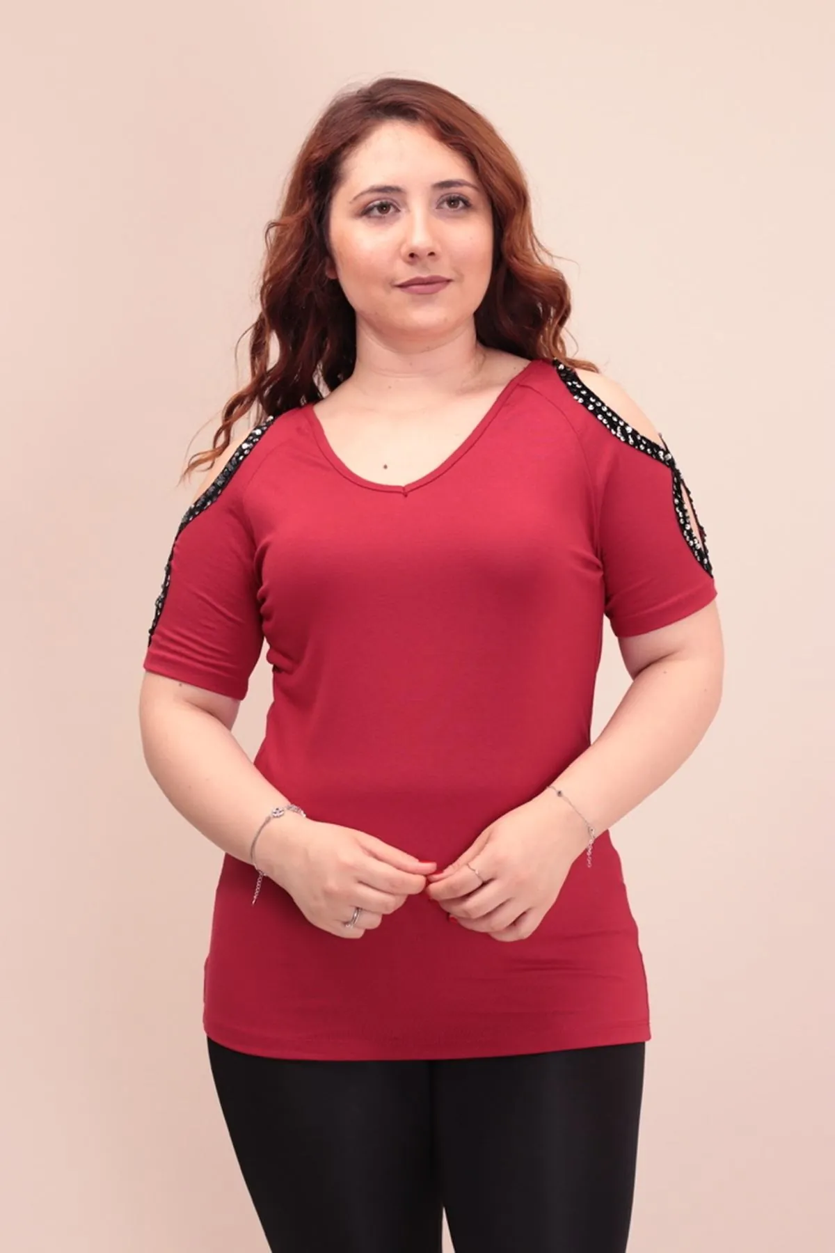 RENKTE KOLU PUL GARNİLİ BORDO BLUZ