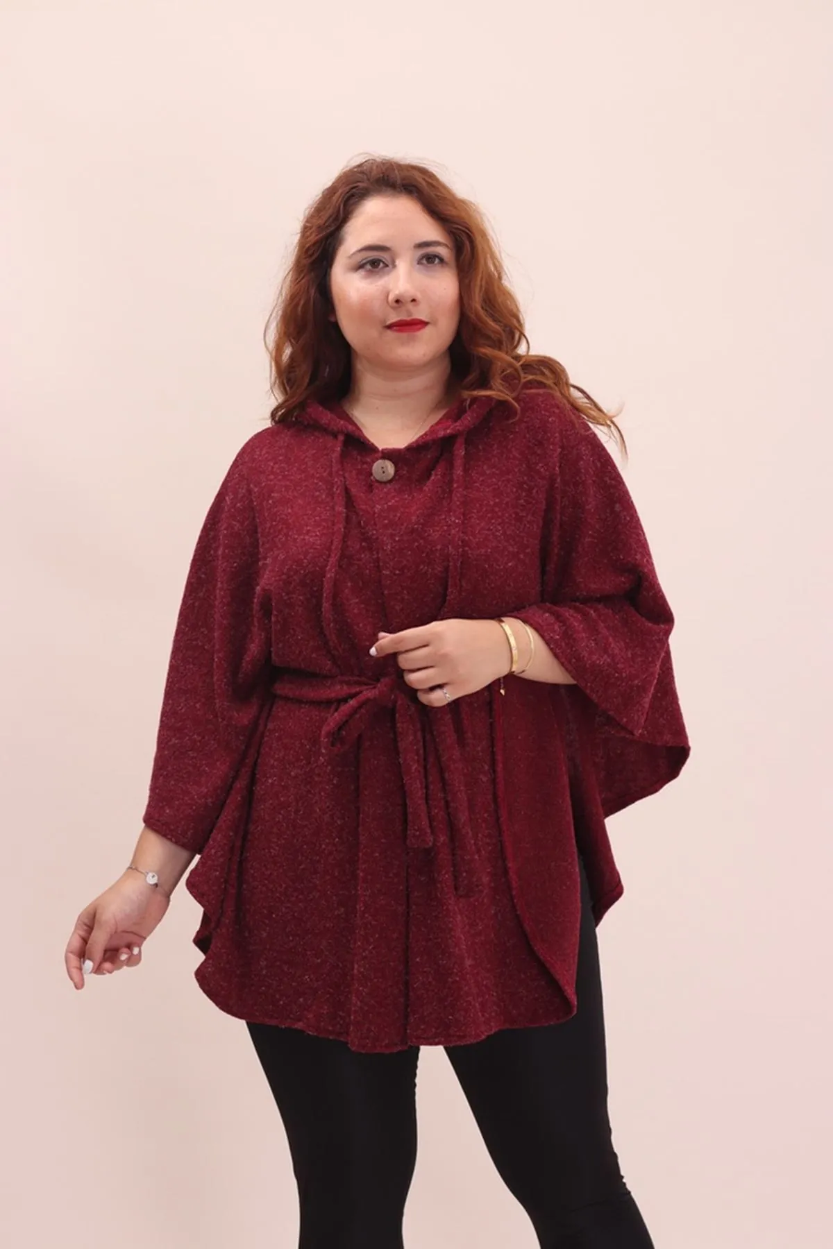 RENKTE KUŞAKLI DÜĞMELİ BORDO PANÇO