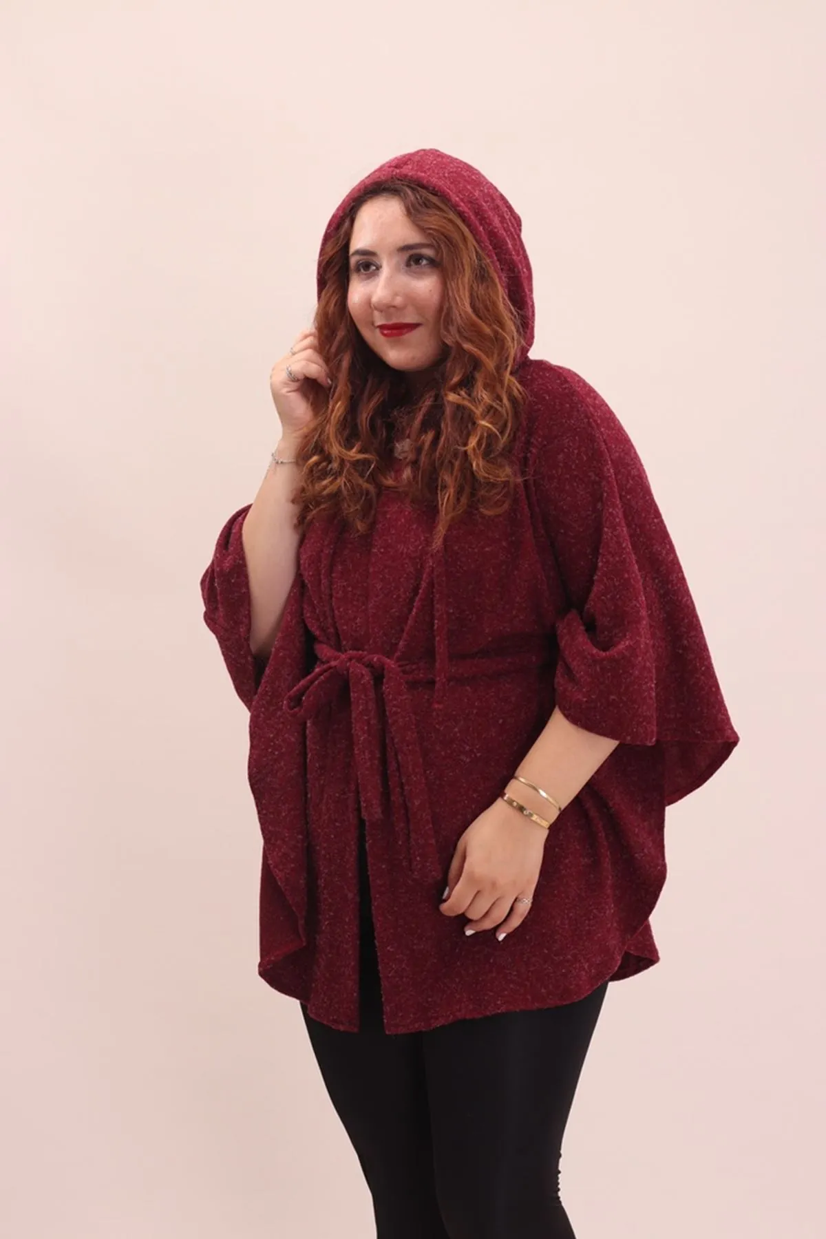 RENKTE KUŞAKLI DÜĞMELİ BORDO PANÇO