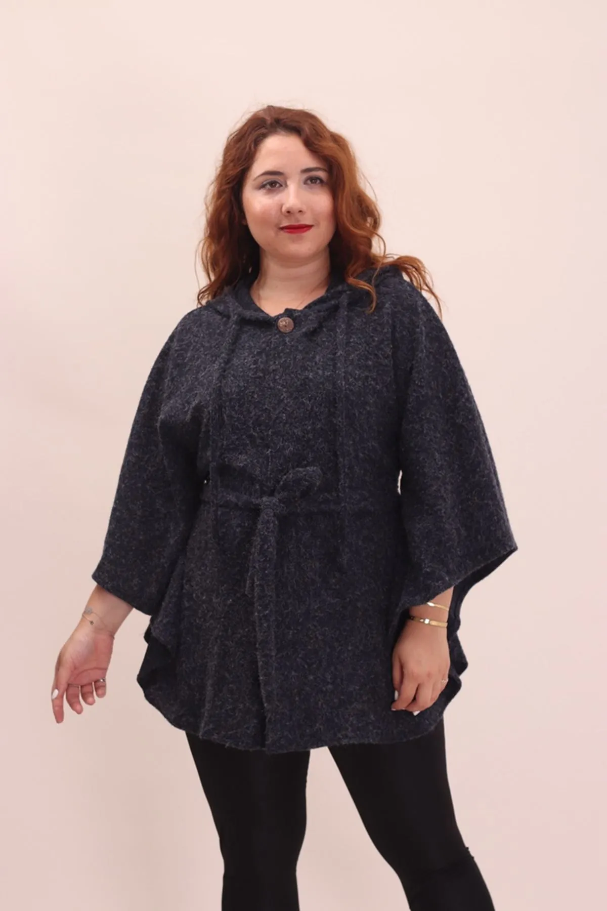 RENKTE KUŞAKLI DÜĞMELİ LACİVERT PANÇO