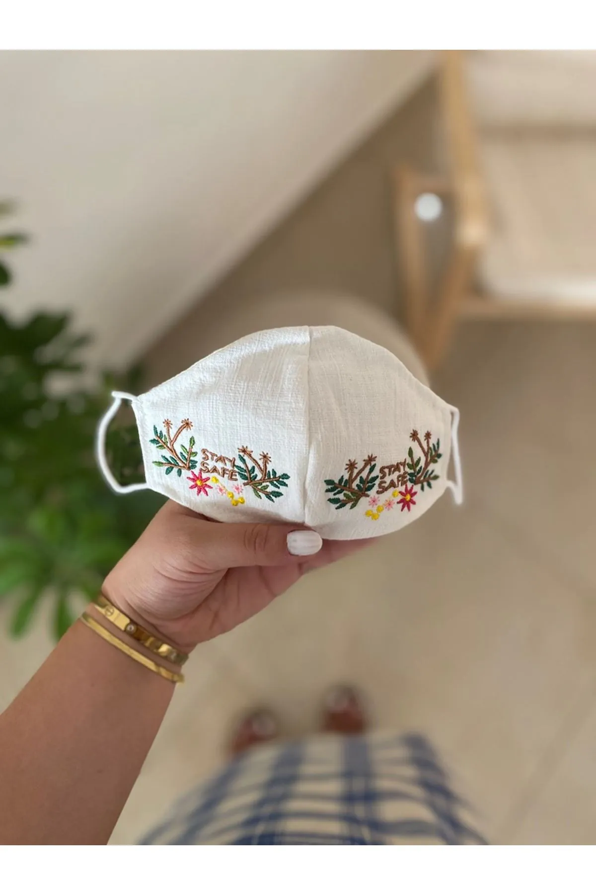 RENKTE NAKIŞ İŞLEMELİ K.MASKE&AKSESUAR