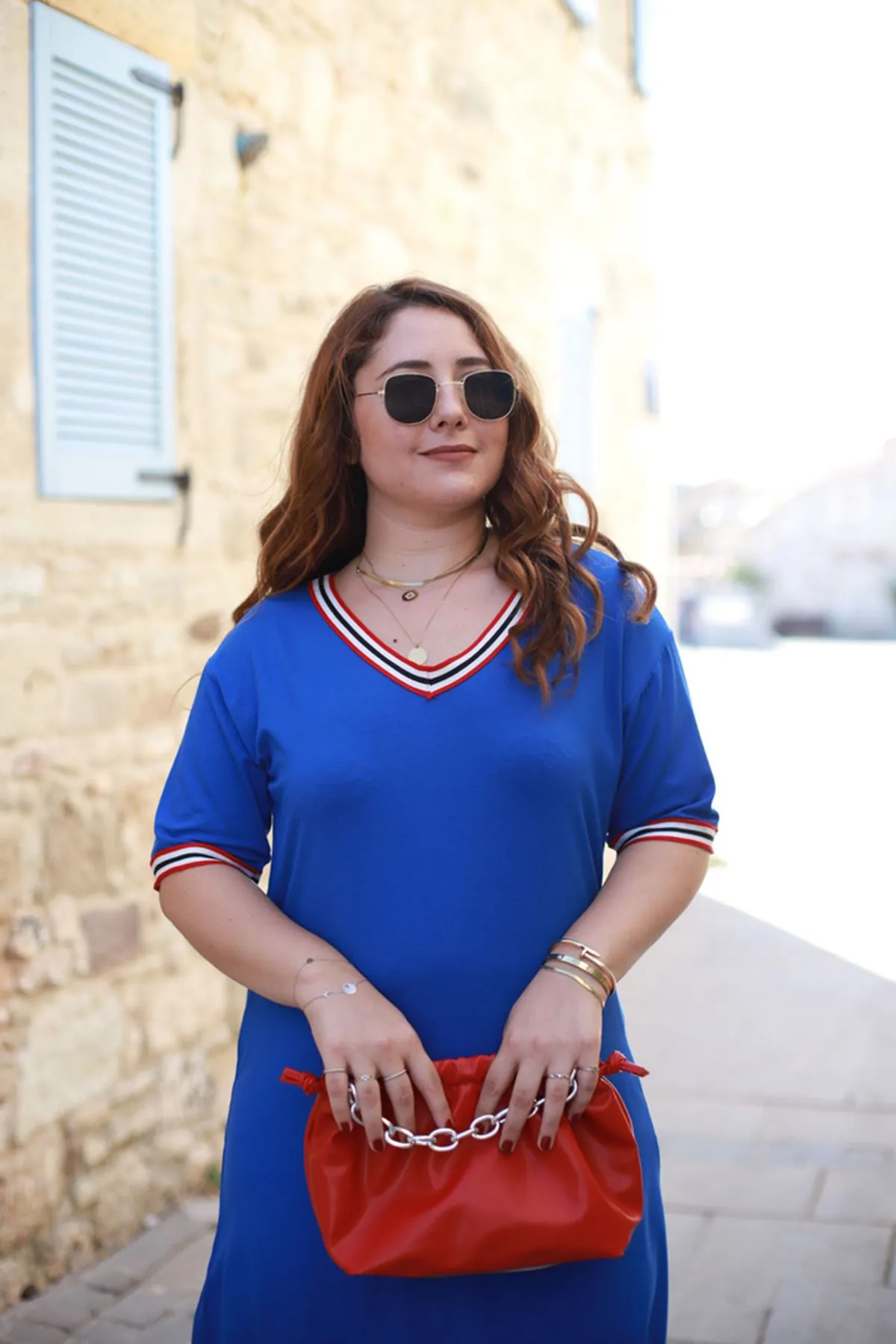 RENKTE YAKASI VE KOLLARI ŞERİTLİ SAKS ELBİSE