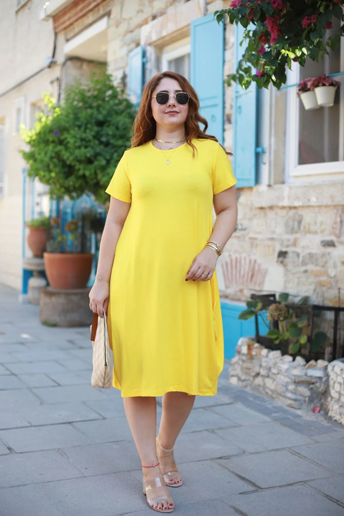 RENKTE KOLLU SARI BALON ELBİSE