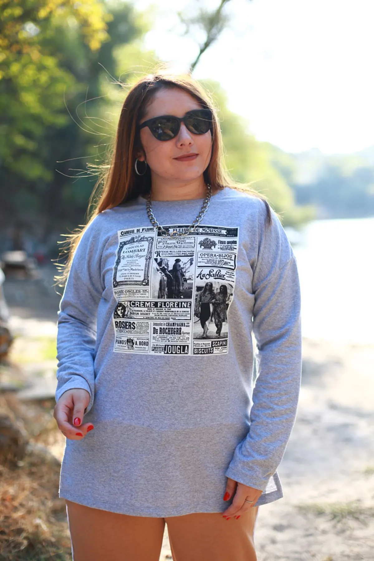 RENKTE GAZETE BASKILI YIRTMAÇLI GRİ SWEAT