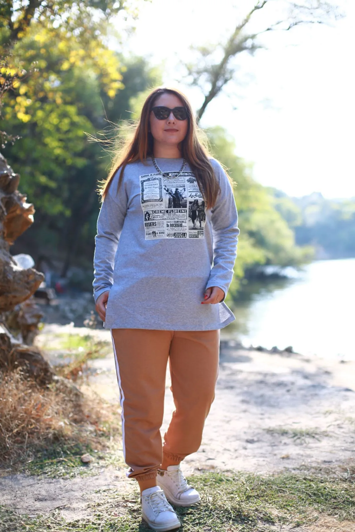 RENKTE GAZETE BASKILI YIRTMAÇLI GRİ SWEAT