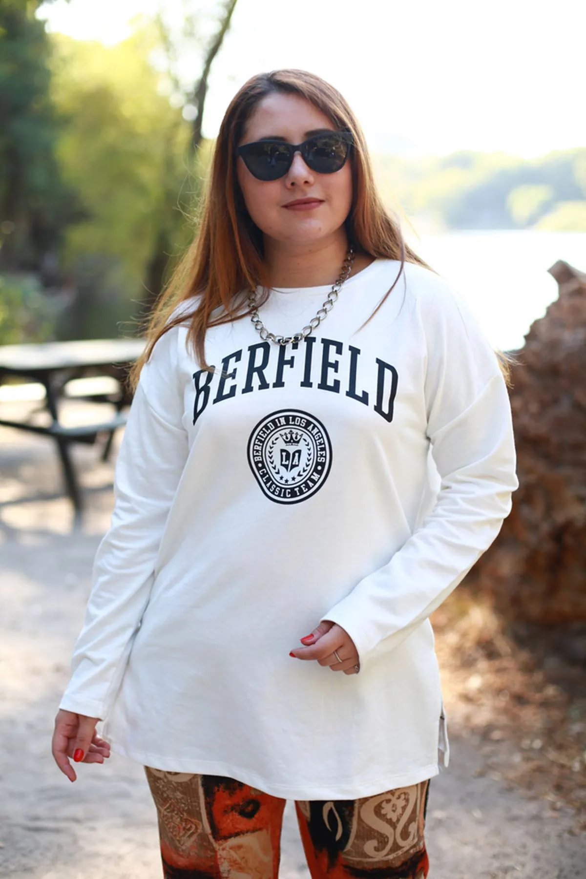 RENKTE YIRTMAÇLI YAZI BASKILI BEYAZ SWEAT