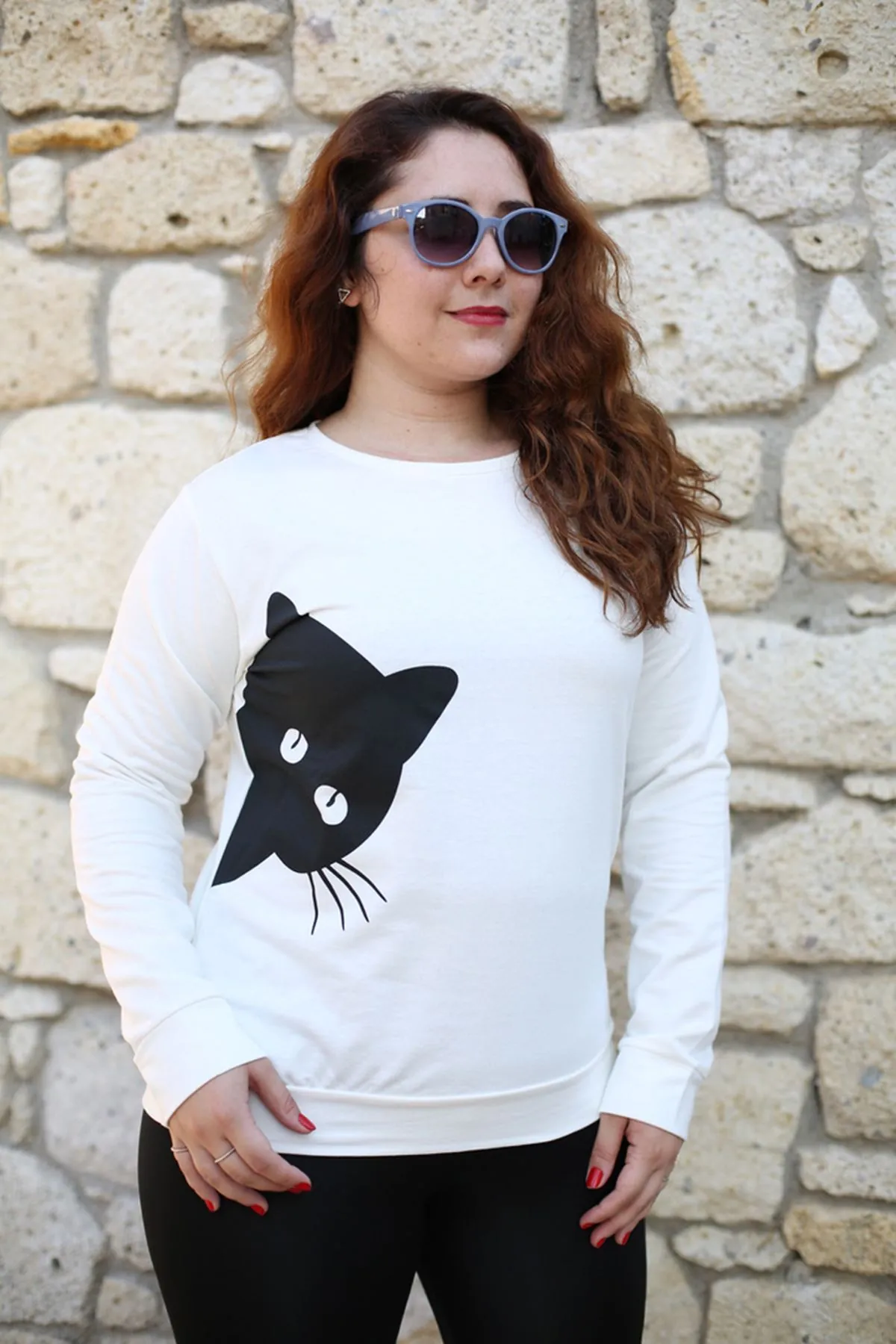 RENKTE KEDİ BASKILI BEYAZ SWEAT