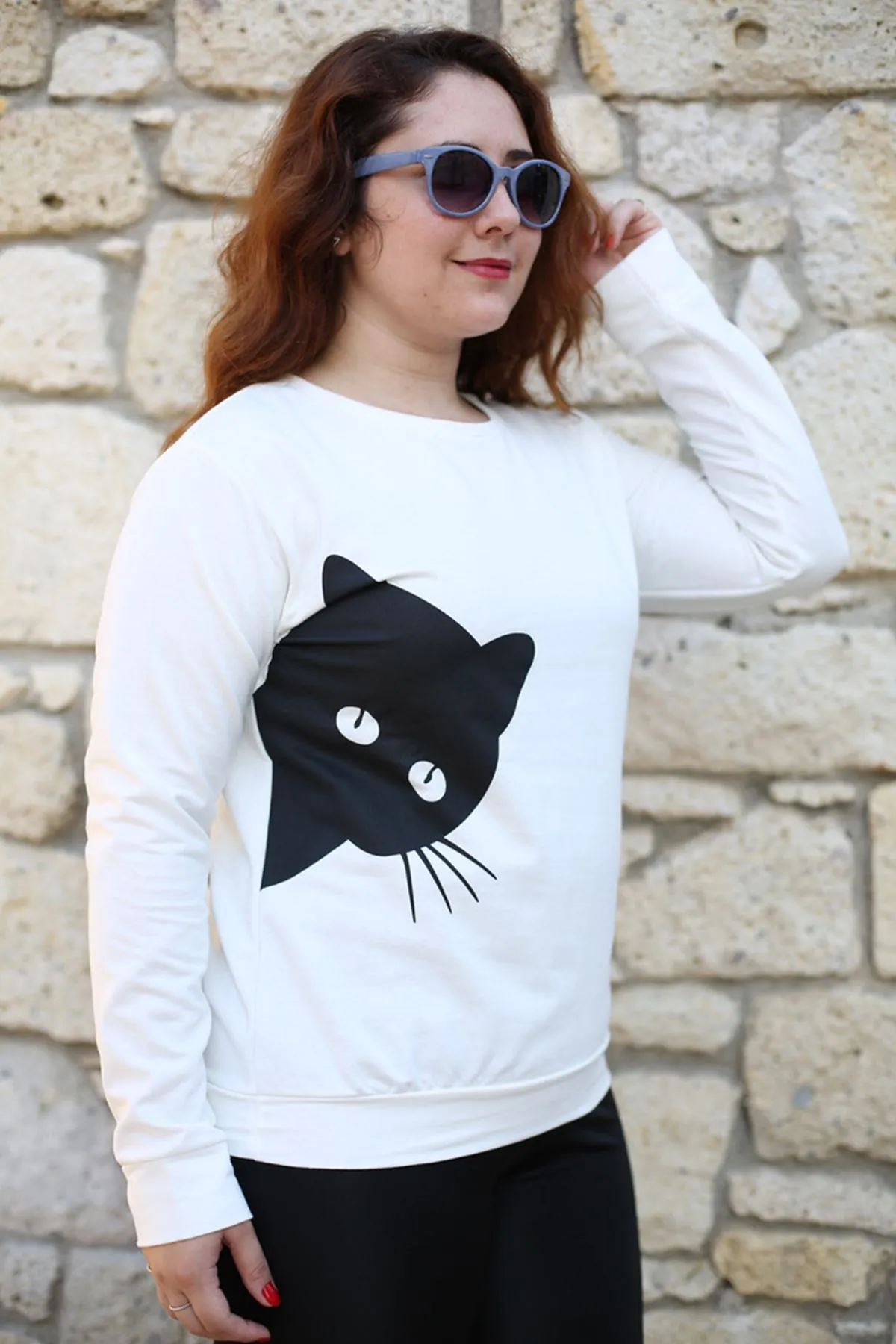 RENKTE KEDİ BASKILI BEYAZ SWEAT
