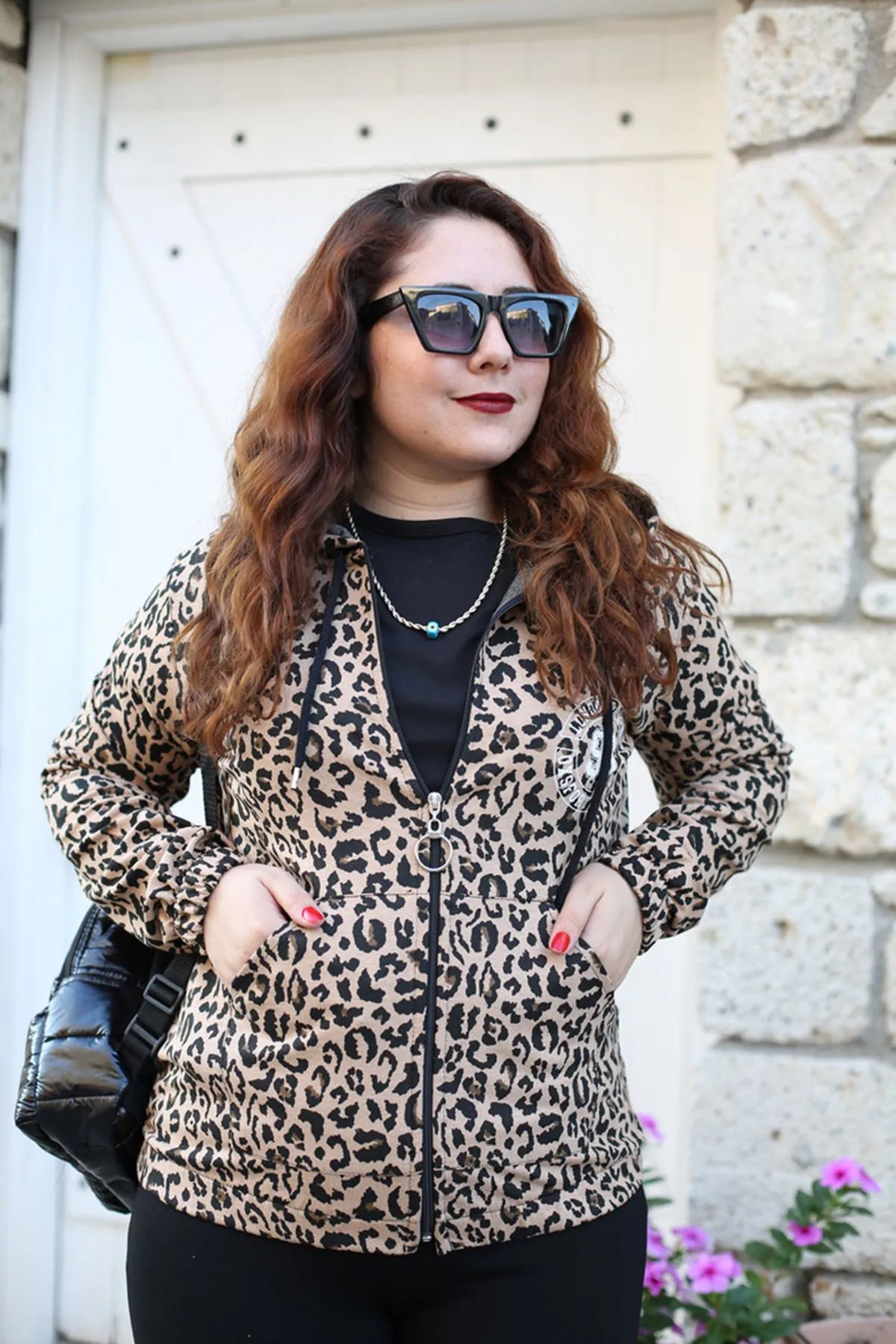 RENKTE LEOPAR DESENLİ FERMUARLI LASTİKLİ SWEAT