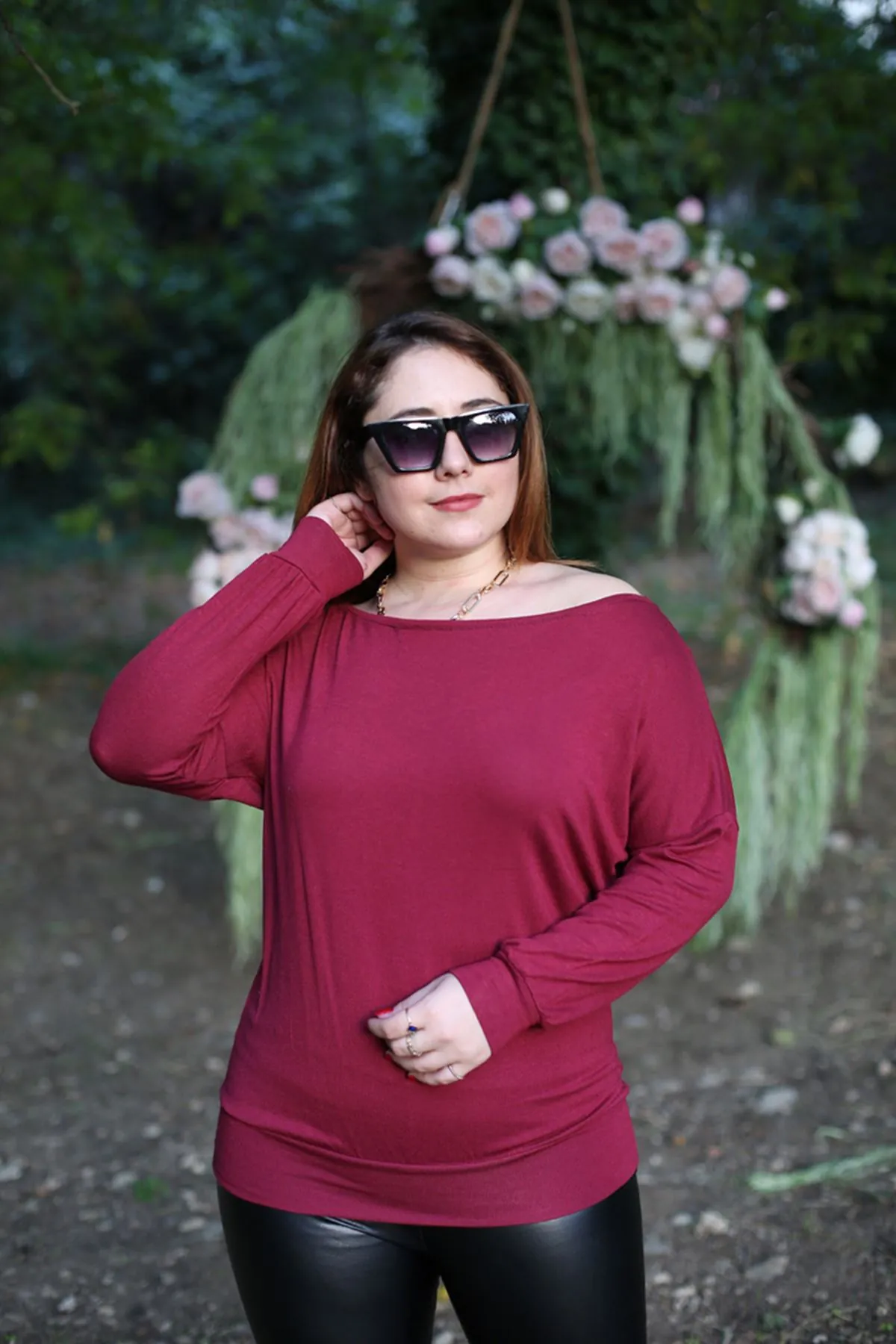 RENKTE KAYIK YAKA BORDO BLUZ