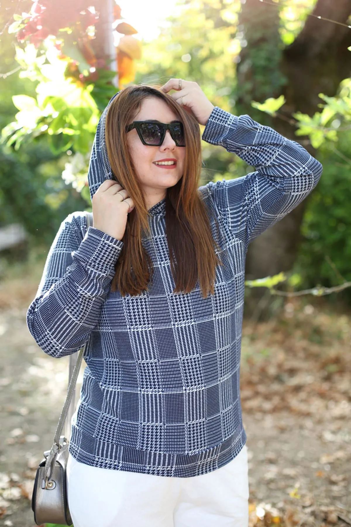 RENKTE KADİFEMSİ DOKUDA KAPŞONLU SWEAT&BLUZ