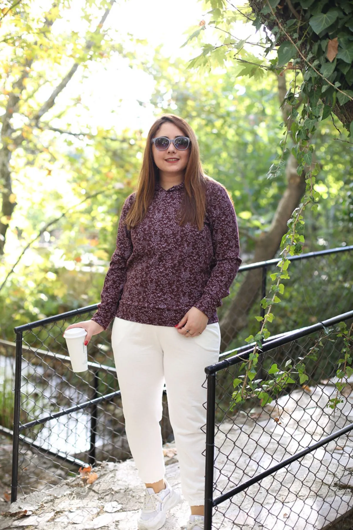 RENKTE DESENLİ KAPŞONLU SWEAT