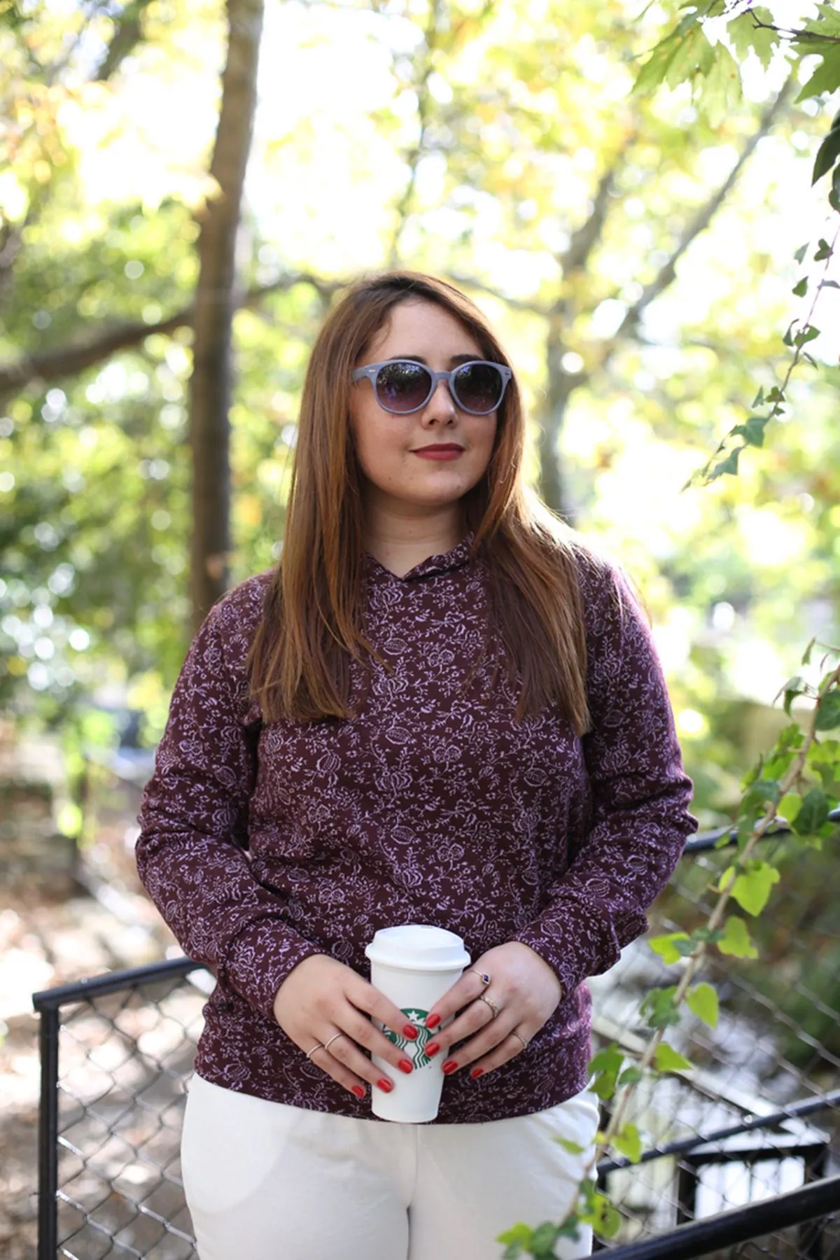 RENKTE DESENLİ KAPŞONLU SWEAT
