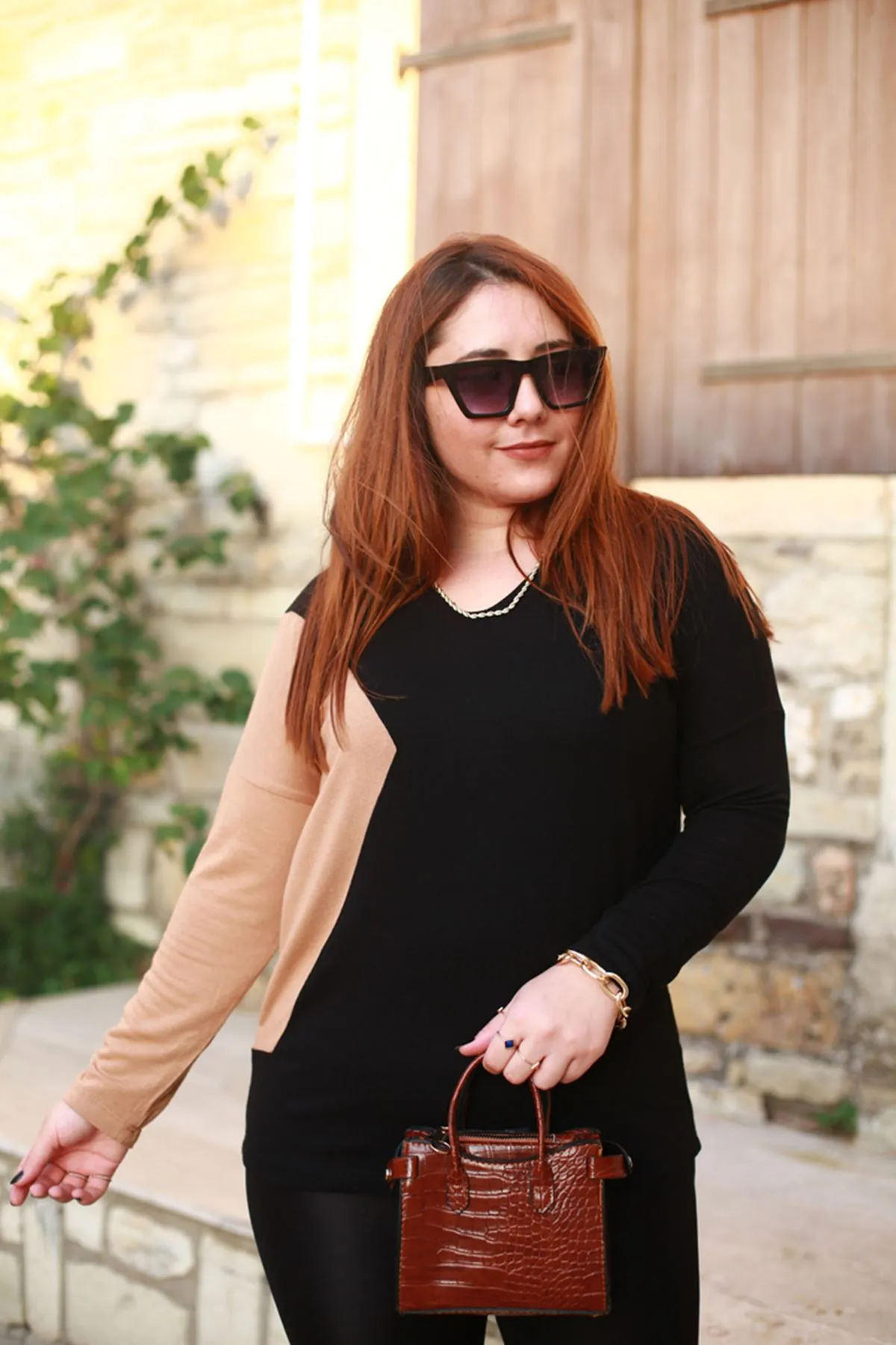 RENKTE V YAKA SİYAH KAHVE TRİKO BLUZ