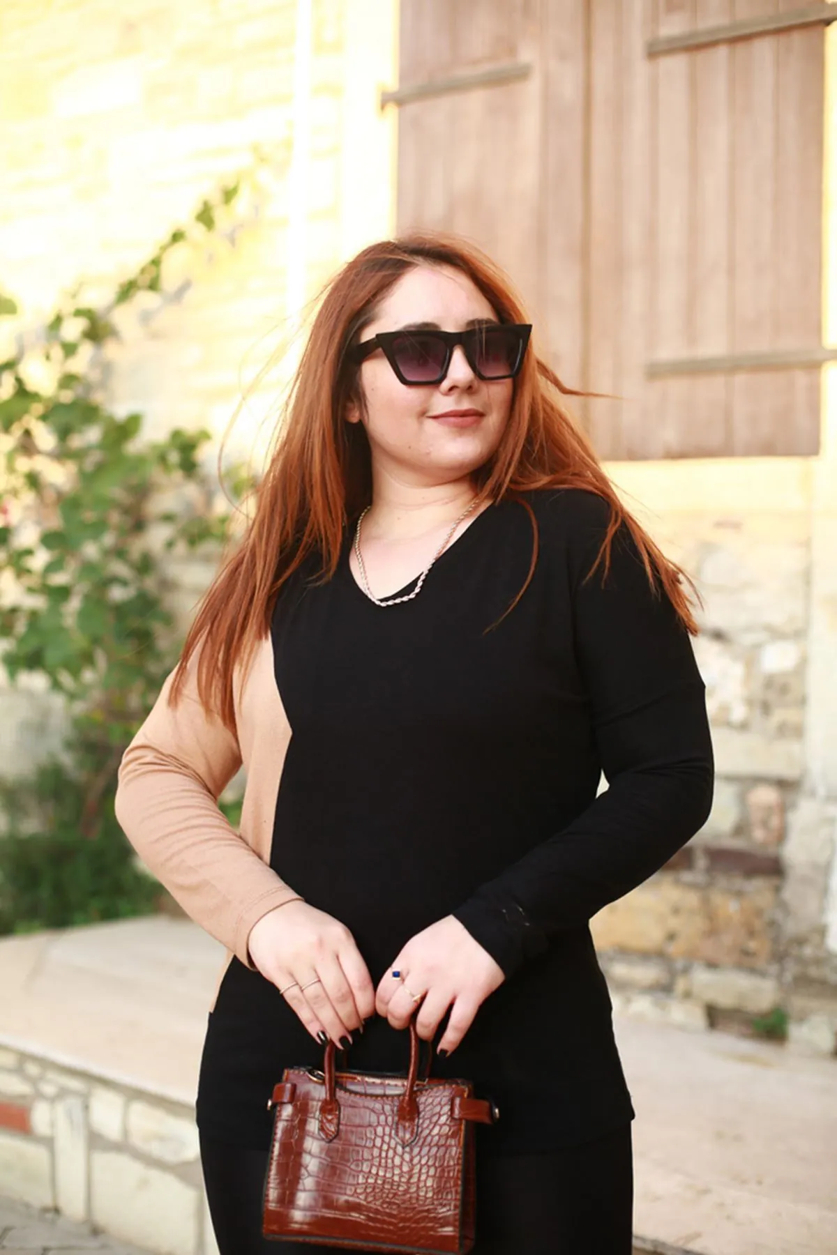 RENKTE V YAKA SİYAH KAHVE TRİKO BLUZ