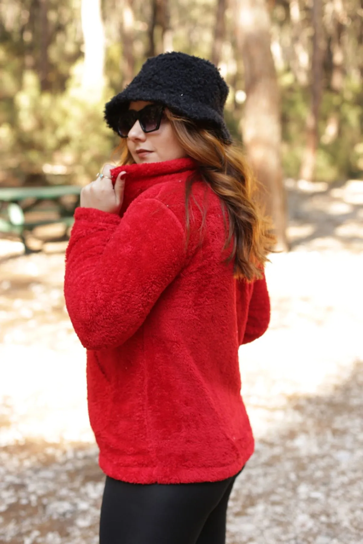RENKTE YARIM FERMUARLI LASTİKLİ ARMALI KIRMIZI PELUŞ SWEAT