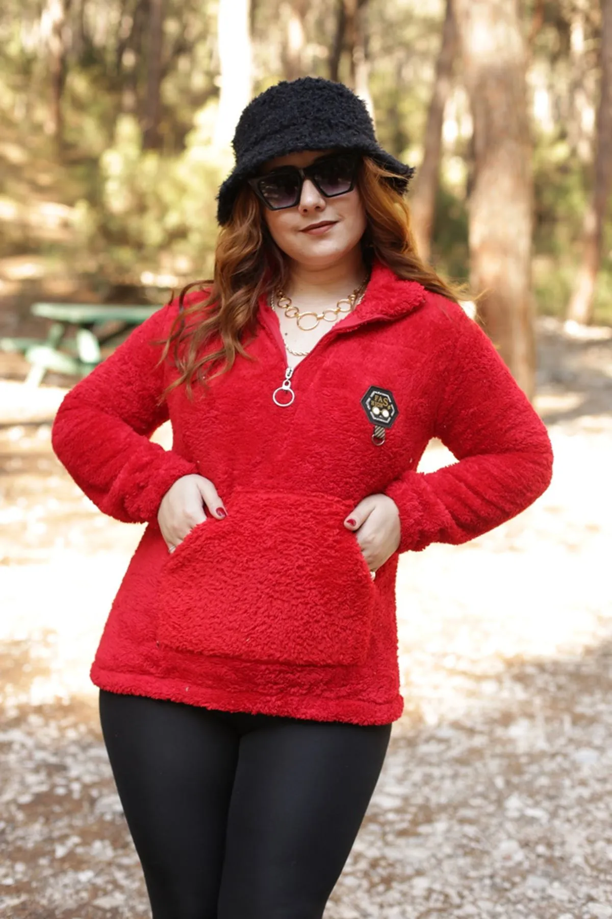 RENKTE YARIM FERMUARLI LASTİKLİ ARMALI KIRMIZI PELUŞ SWEAT