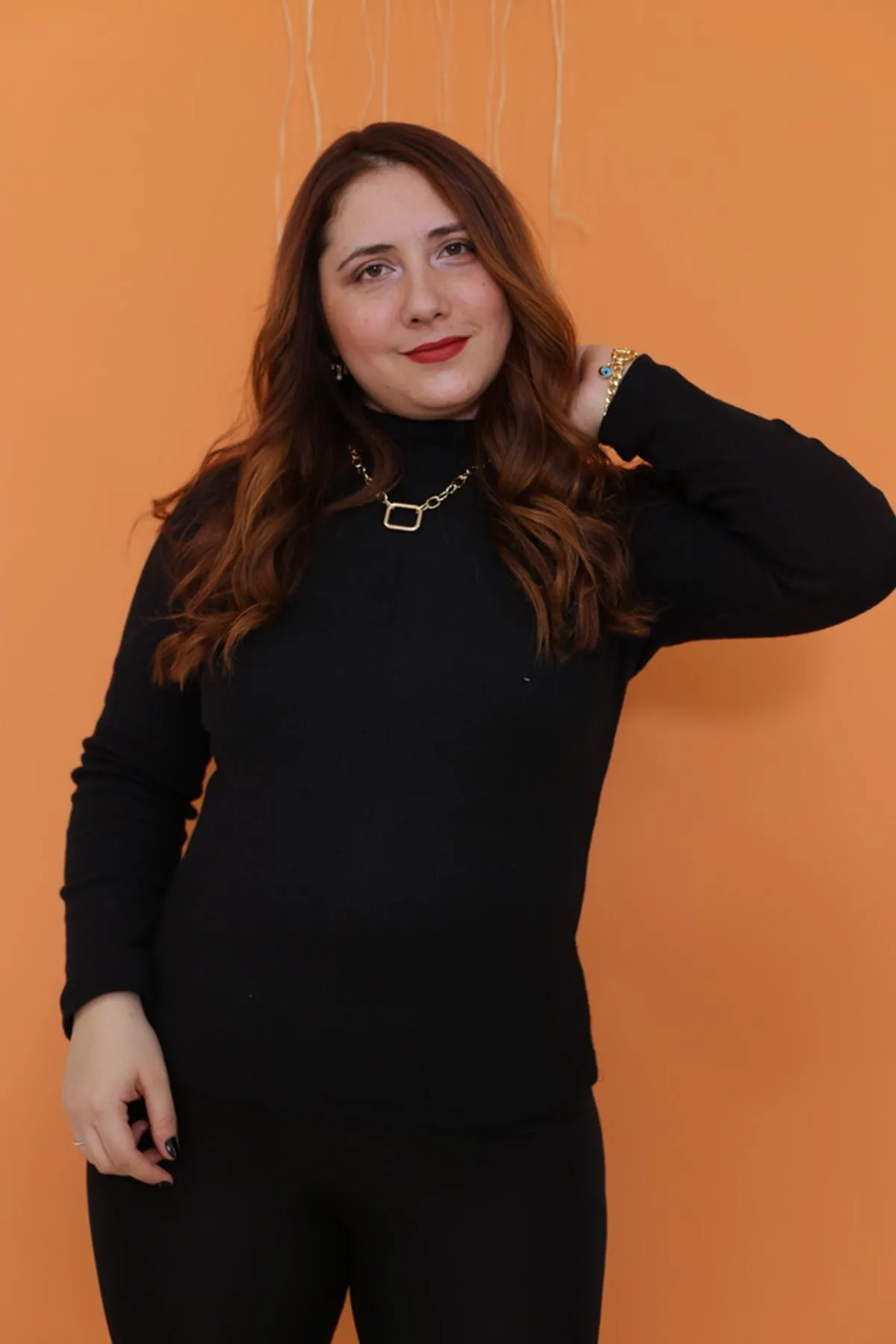 RENKTE BALIKÇI YAKA FİTİLLİ SİYAH BLUZ&BODY
