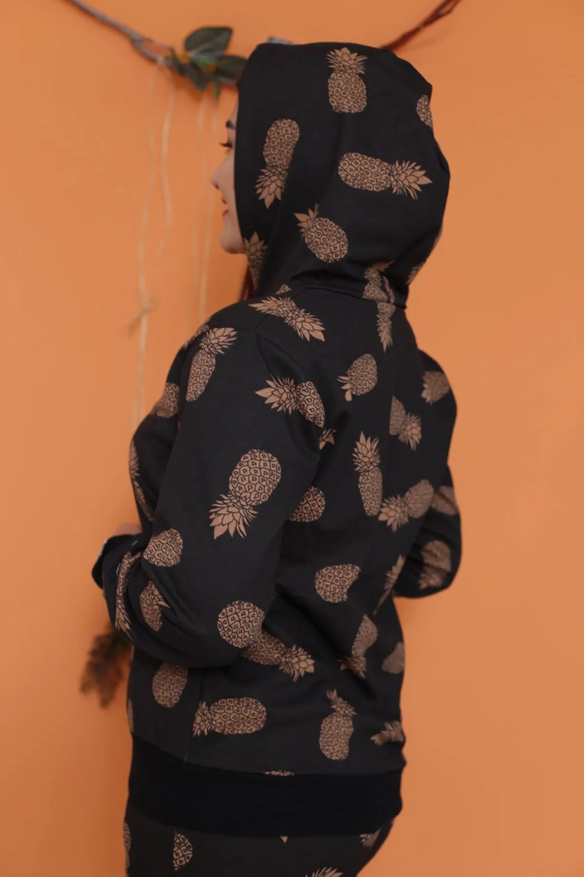 RENKTE DESENLİ KAPŞONLU SWEAT