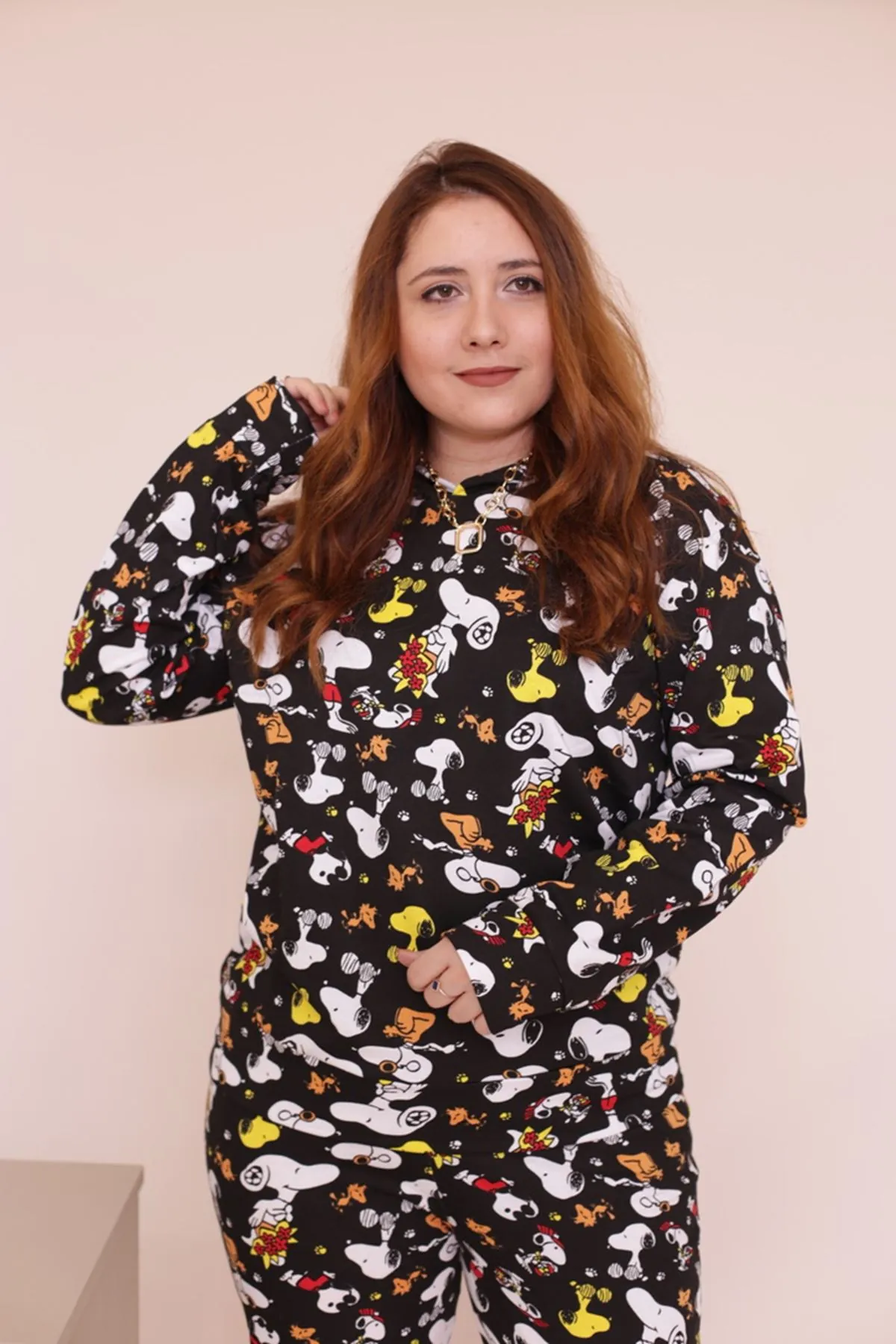 RENKTE GENİŞ KESİM DESENLİ EŞOFMAN TAKIMI