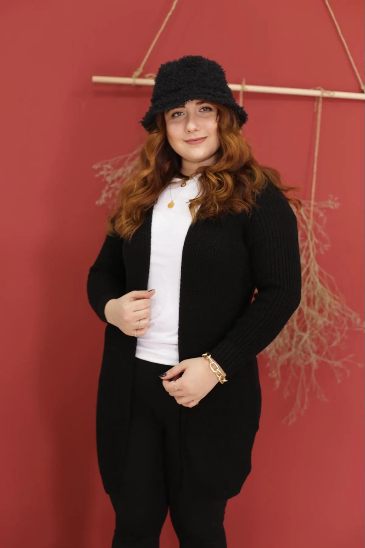 RENKTE SELANİK ÖRGÜ YÜNLÜ SİYAH HIRKA