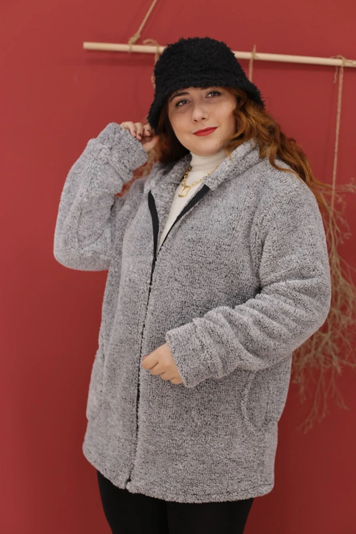 RENKTE FERMUARLI PELUŞ GRİ CEKET&MONT