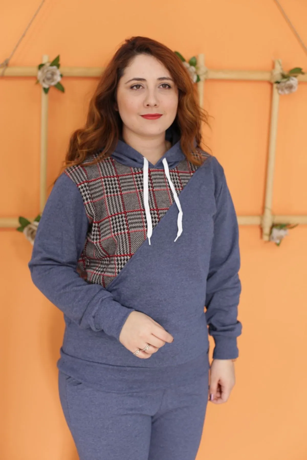 RENKTE ŞARDONLU MAVİ DESENLİ ALT ÜST EŞOFMAN TAKIMI